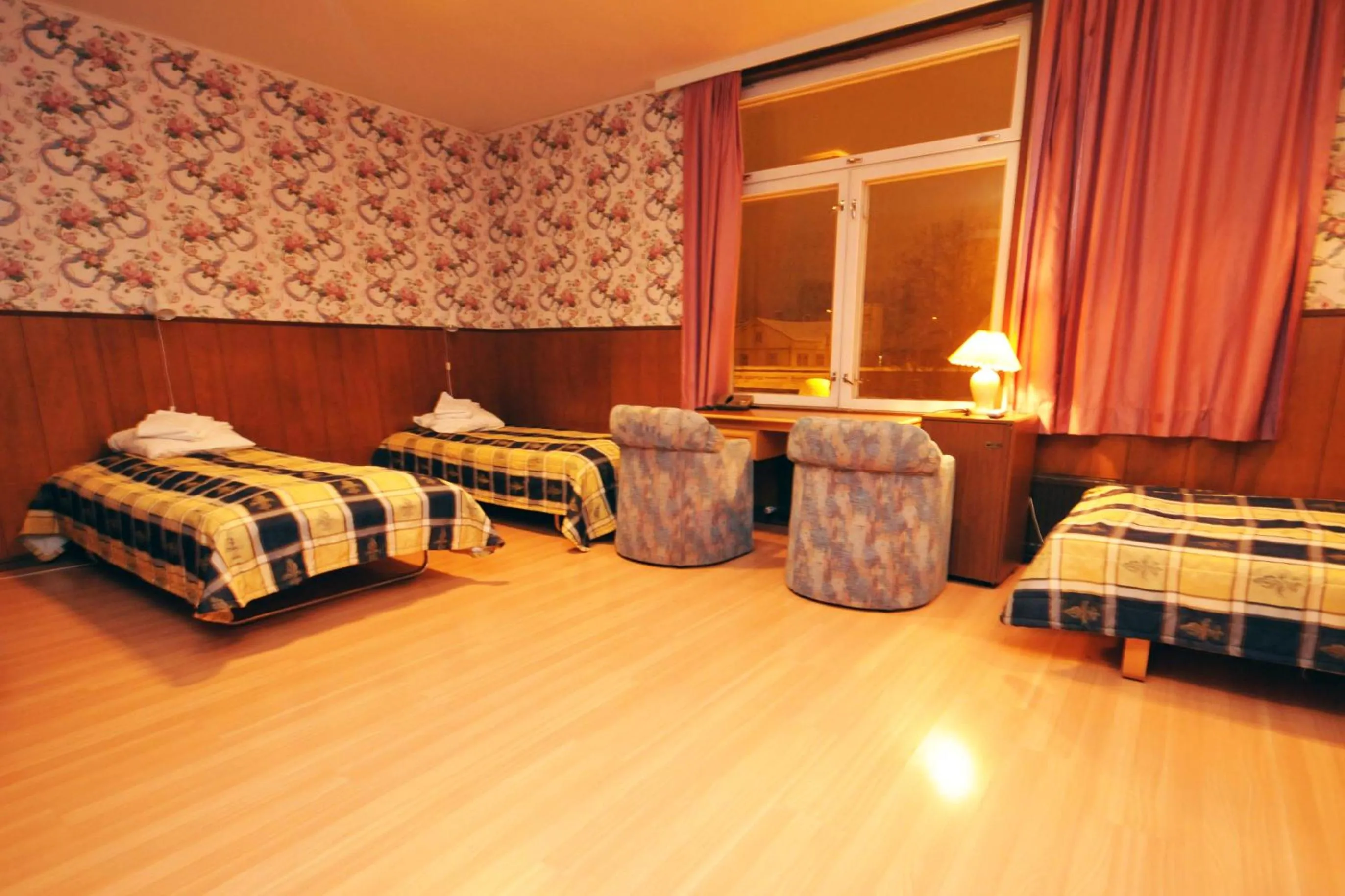 Photo of the whole room, Bed in Hotelli Iisalmen Seurahuone