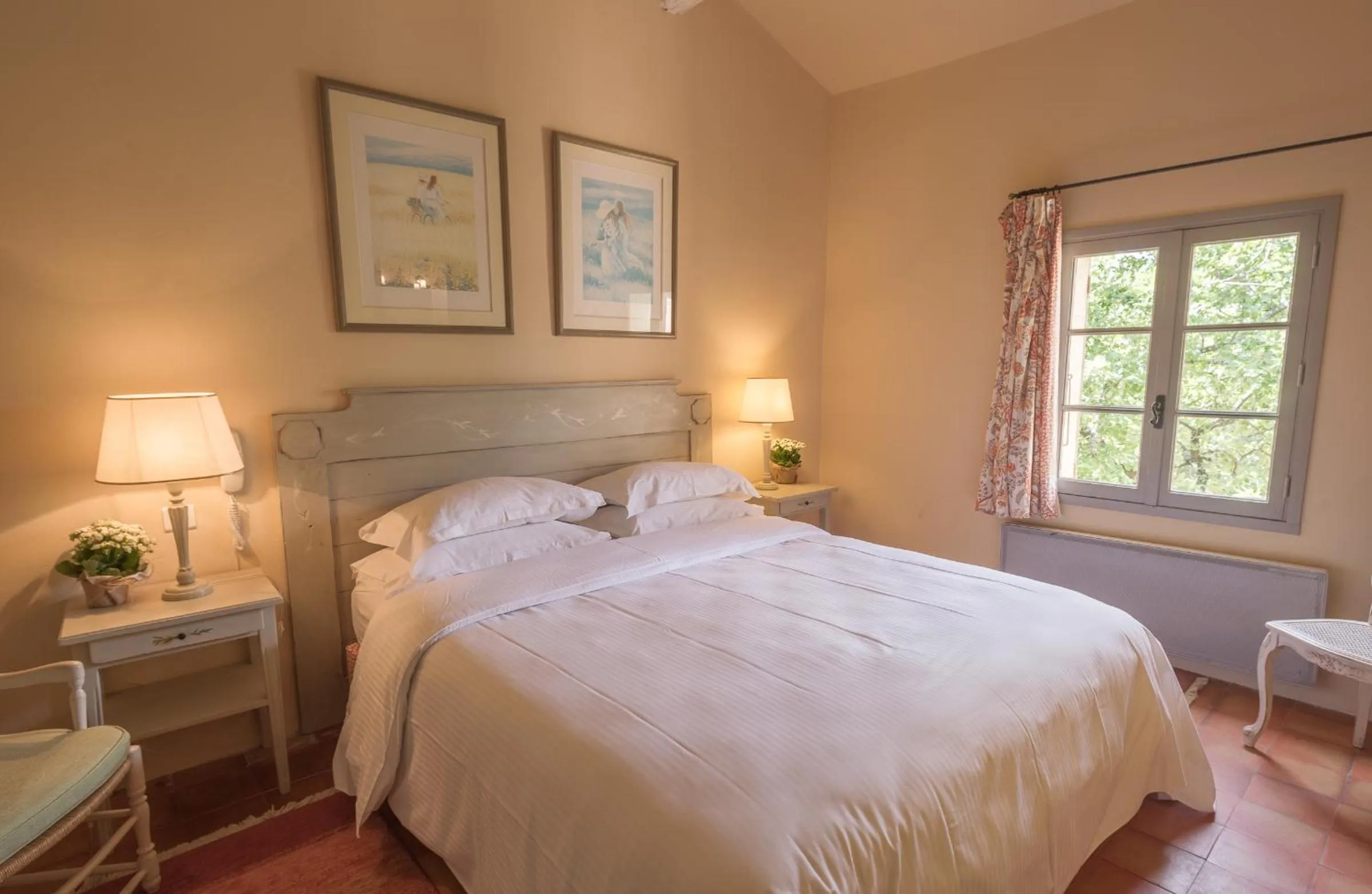 Photo of the whole room, Bed in Le Jas de Gordes