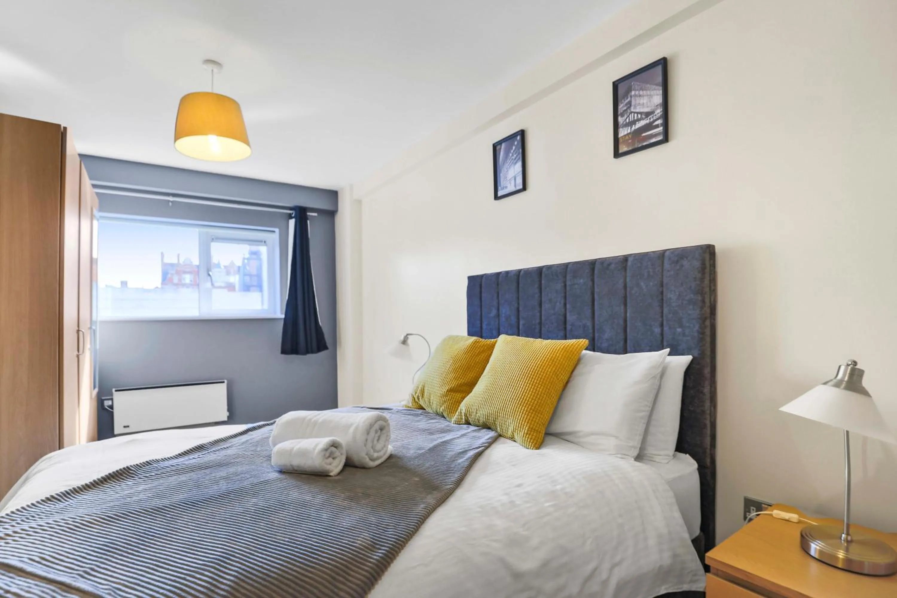 Bedroom, Bed in UR STAY Apartments Leicester