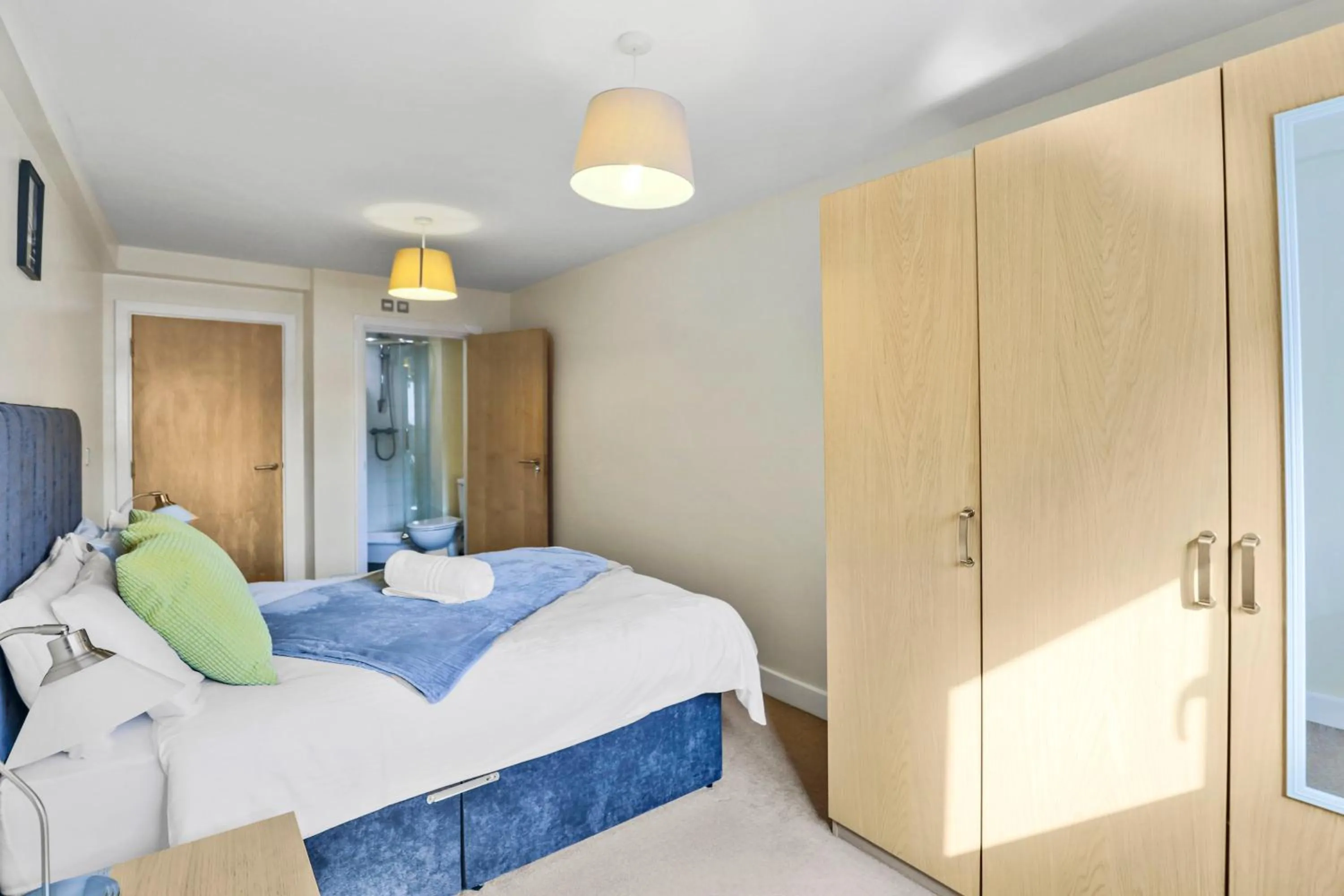 Bedroom, Bed in UR STAY Apartments Leicester