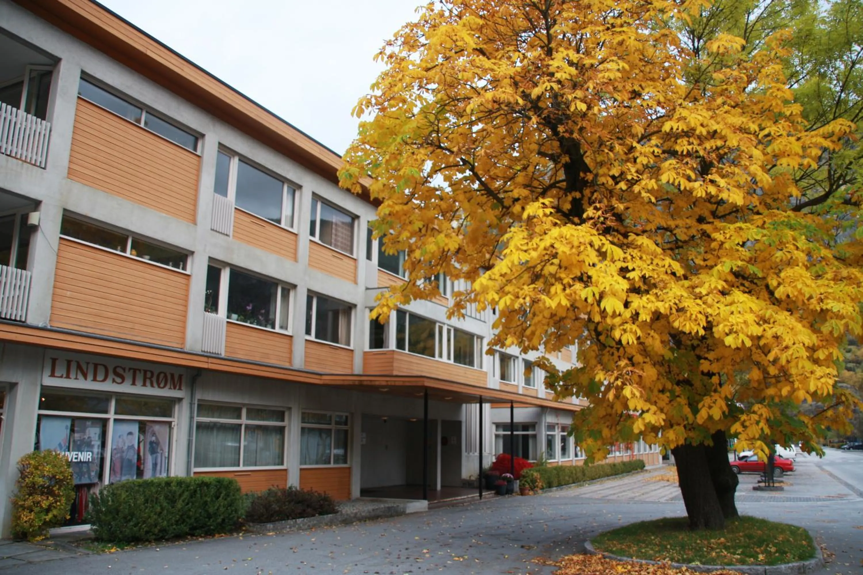 Facade/entrance in Lindstrøm Hotel