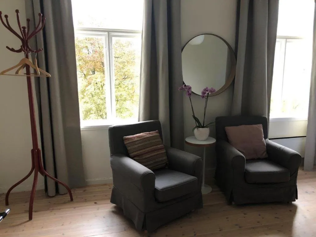 Seating area in Lindstrøm Hotel