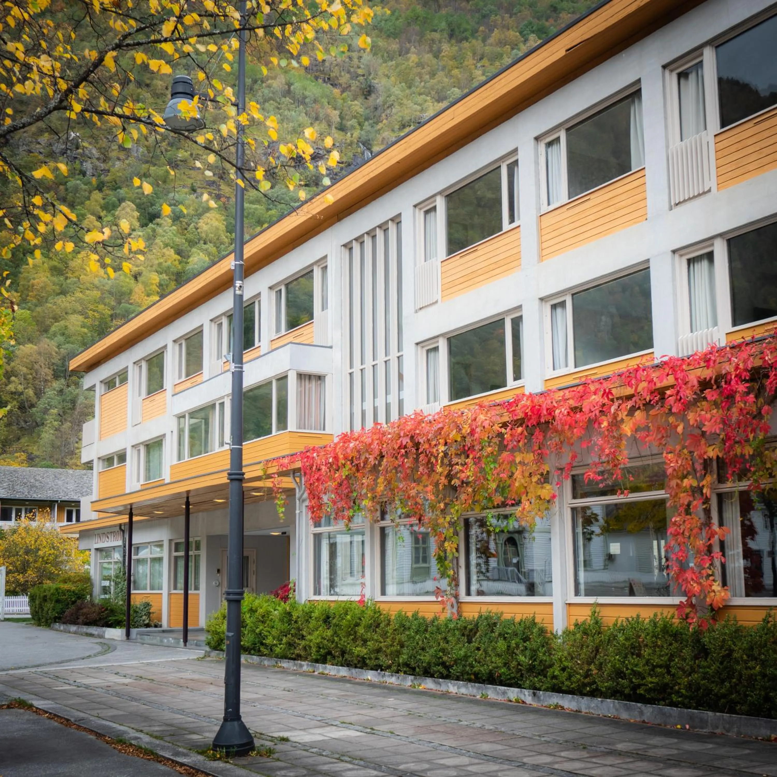 Property building in Lindstrøm Hotel