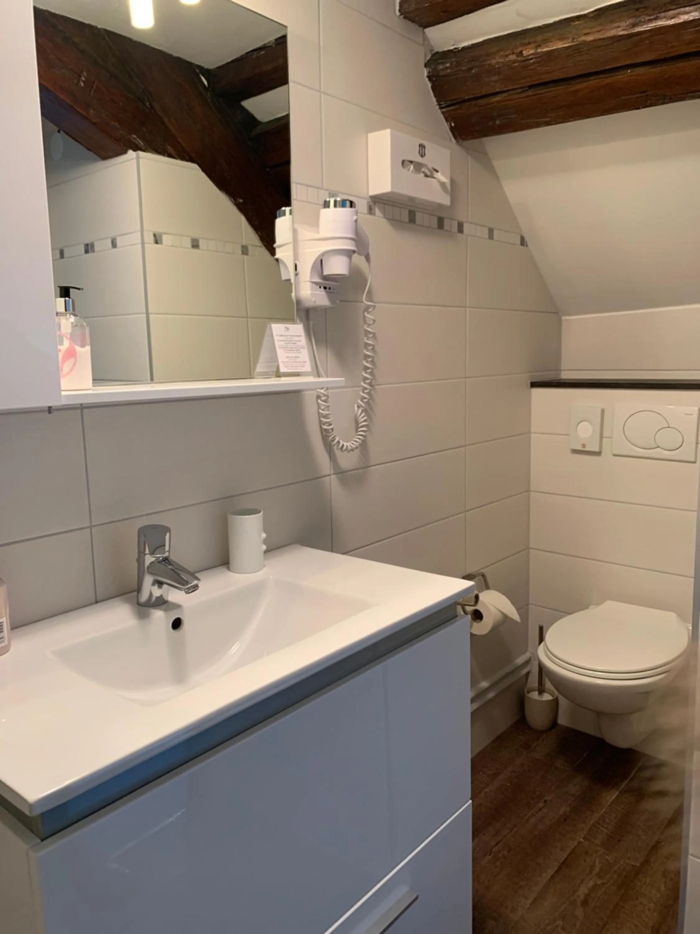 Bathroom in Hotel SPA Au Cheval Blanc