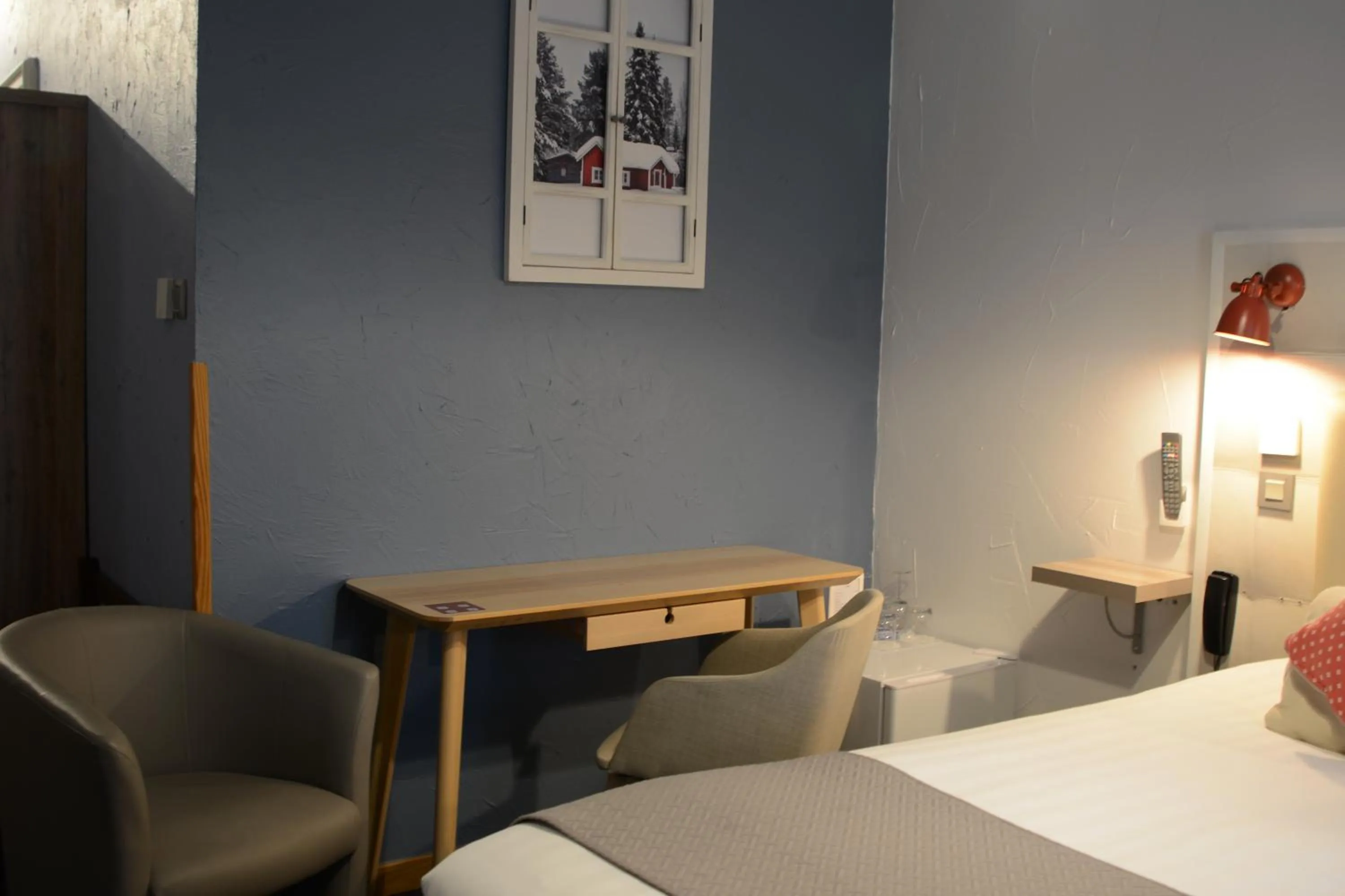 Seating area, Bed in Hotel SPA Au Cheval Blanc