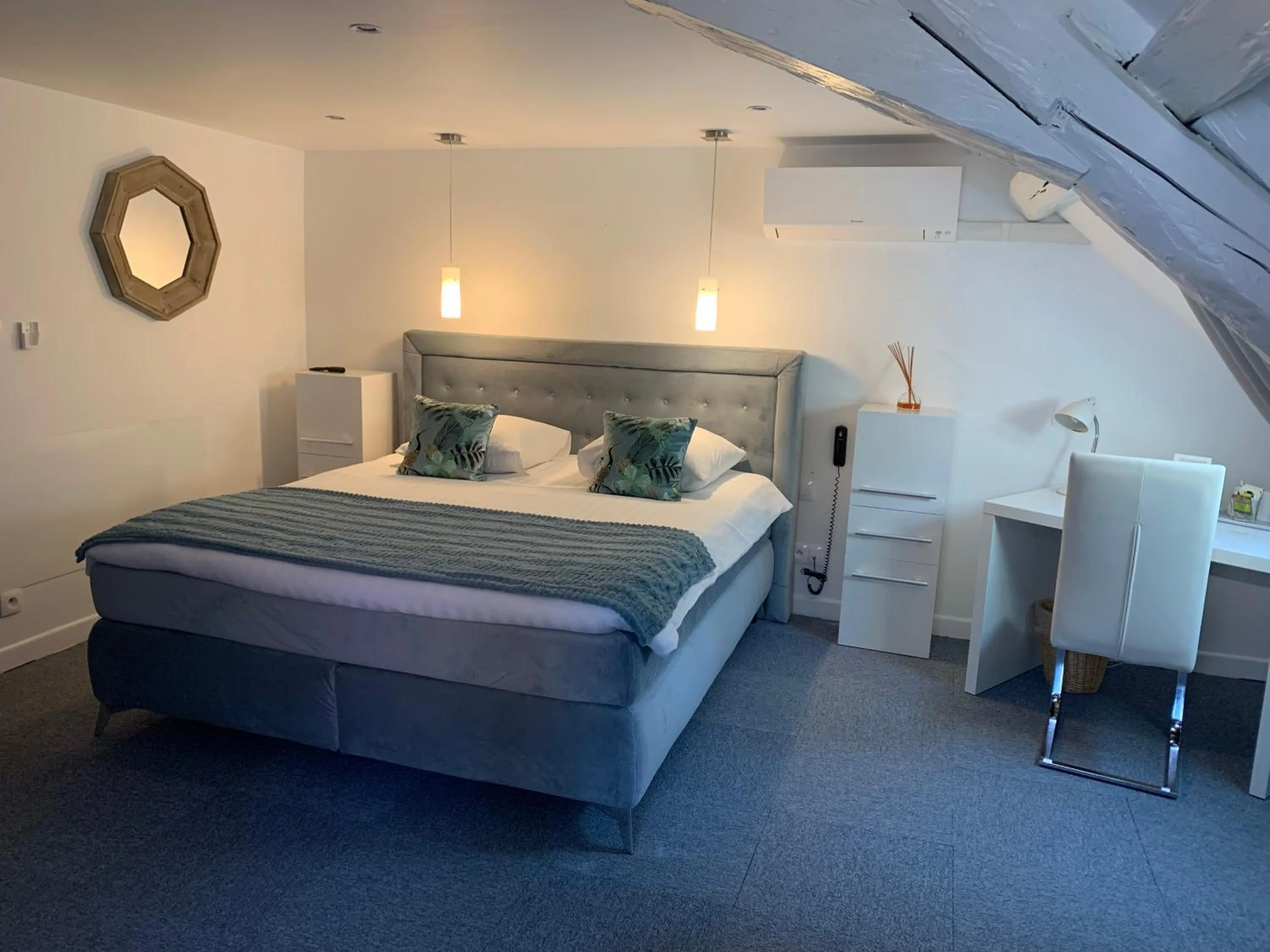 Bed in Hotel SPA Au Cheval Blanc