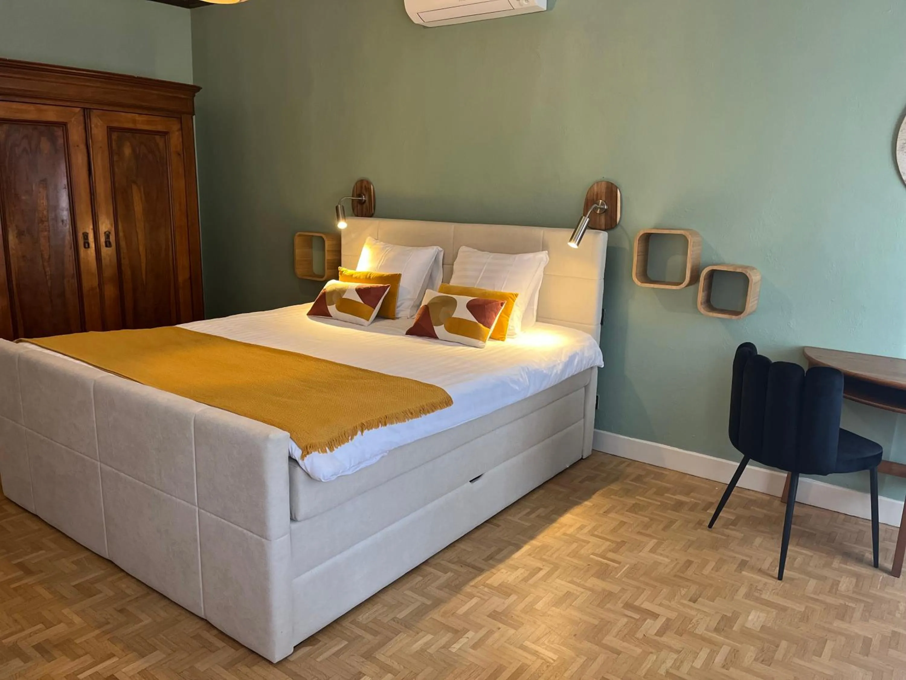 Bed in Hotel SPA Au Cheval Blanc