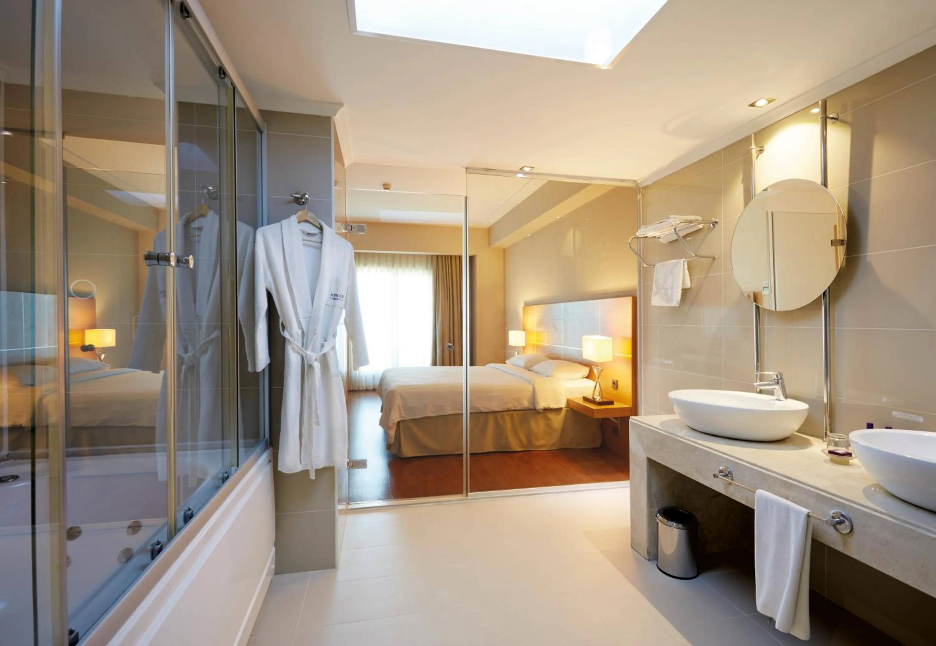 Shower, Bed in Anemon Kent İskenderun Otel