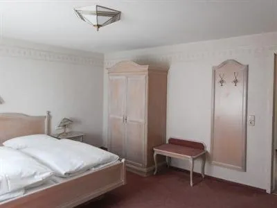 Photo of the whole room, Bed in Hotel Am Markt