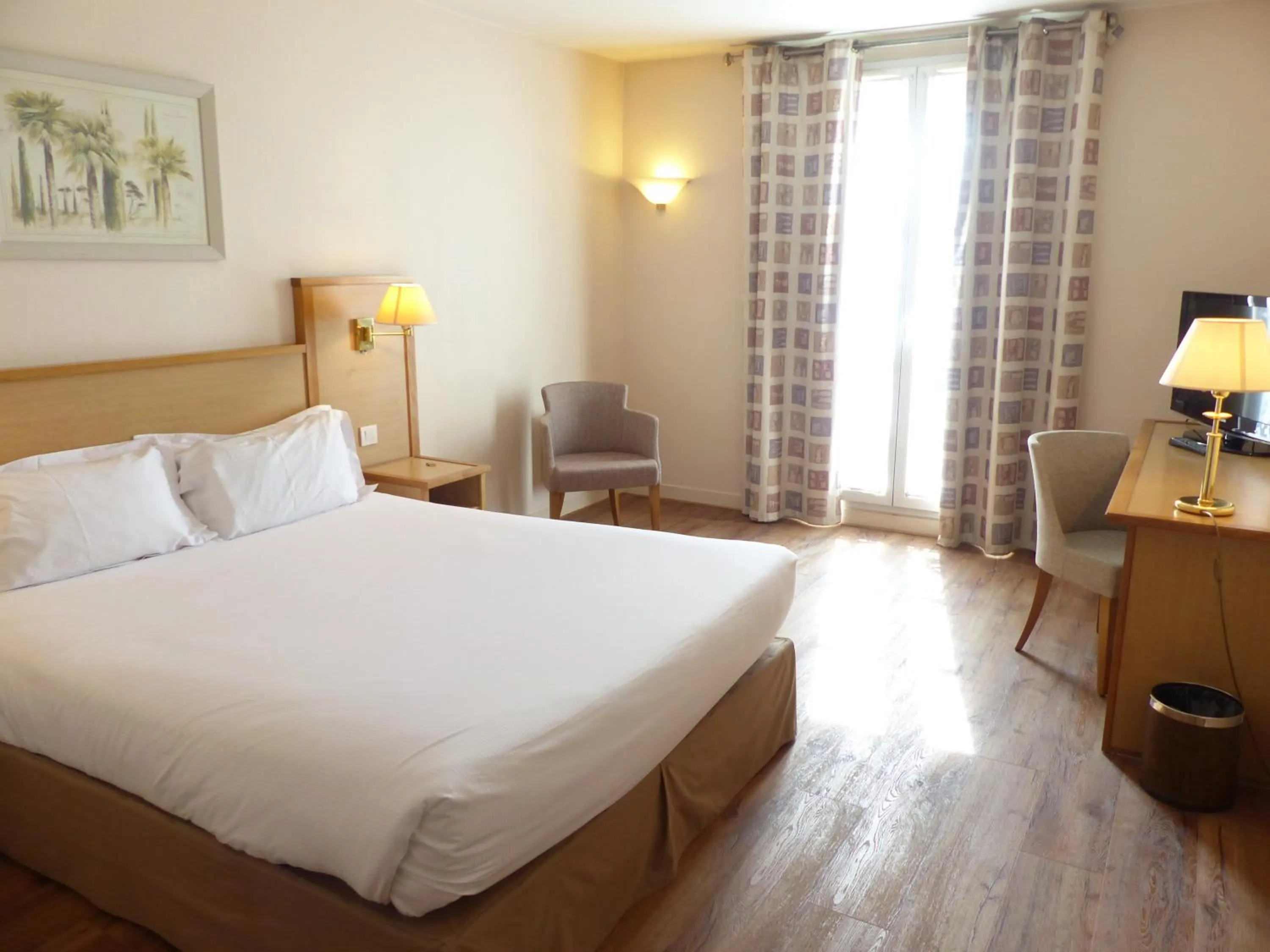 Photo of the whole room, Bed in Résidence du Grand Hôtel