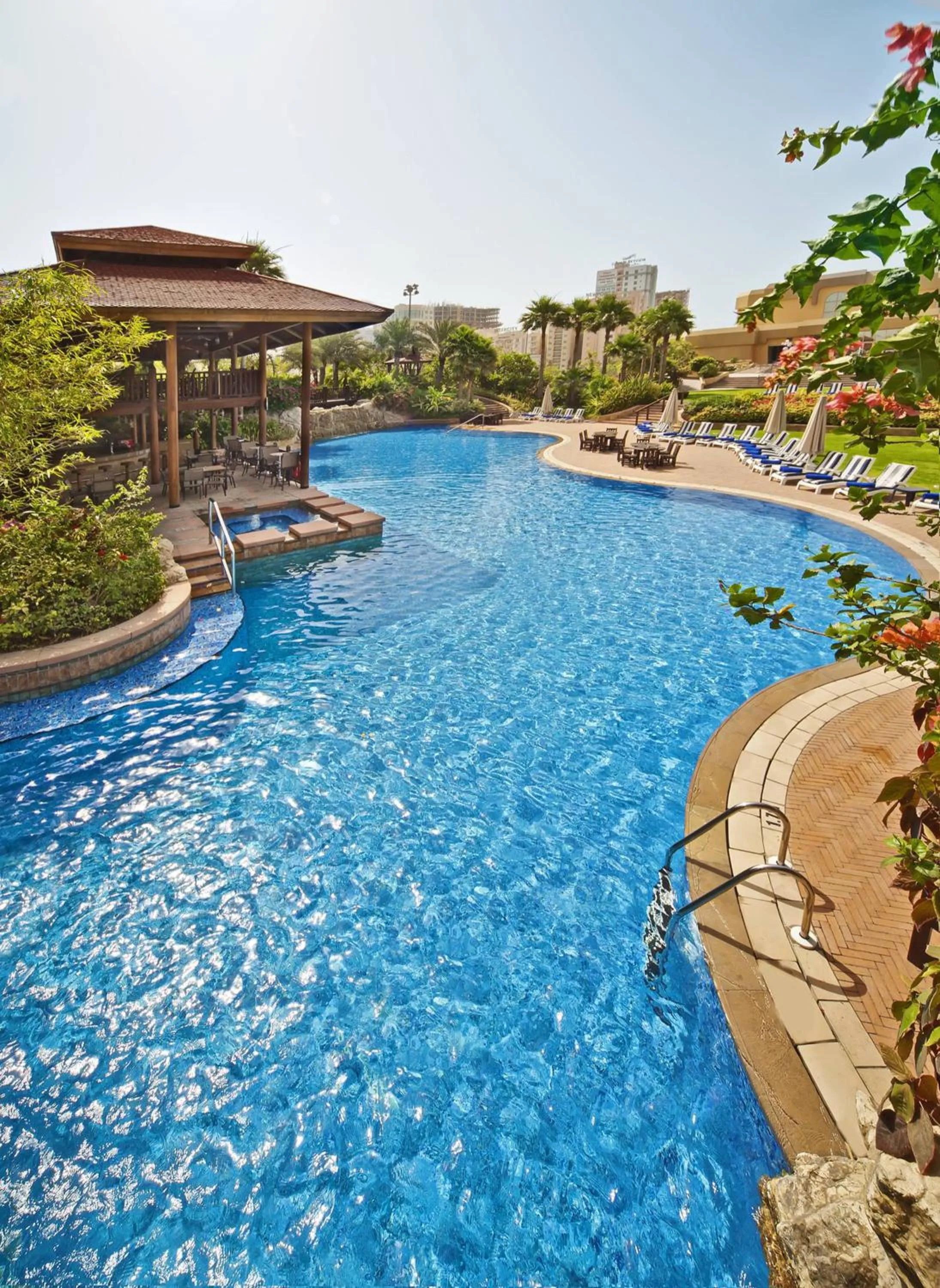 Swimming pool in Gulf Executive Residence