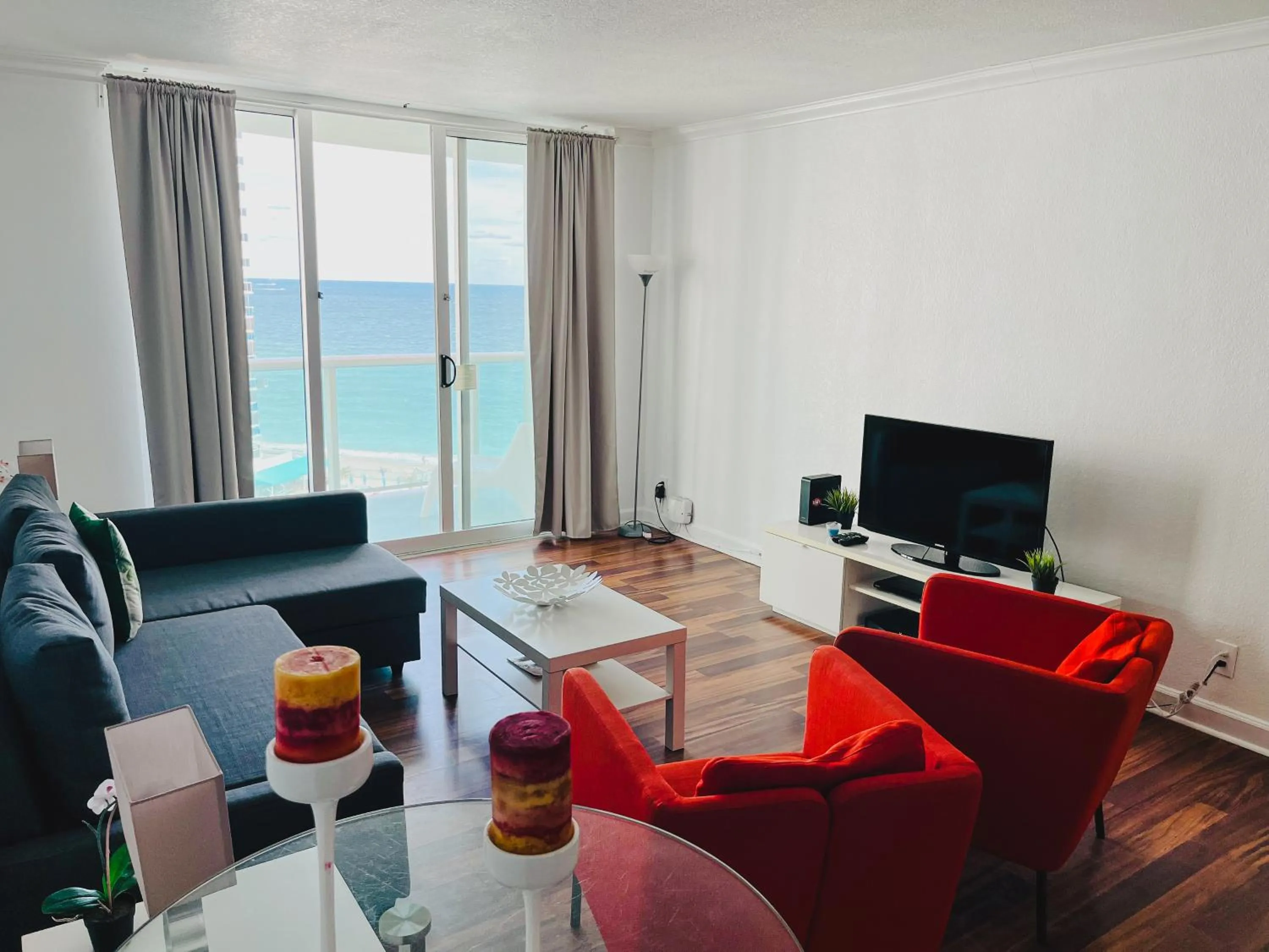 Hallandale Condo, Partial Ocean View Direct Beach and Pool Access Hollywood Beach