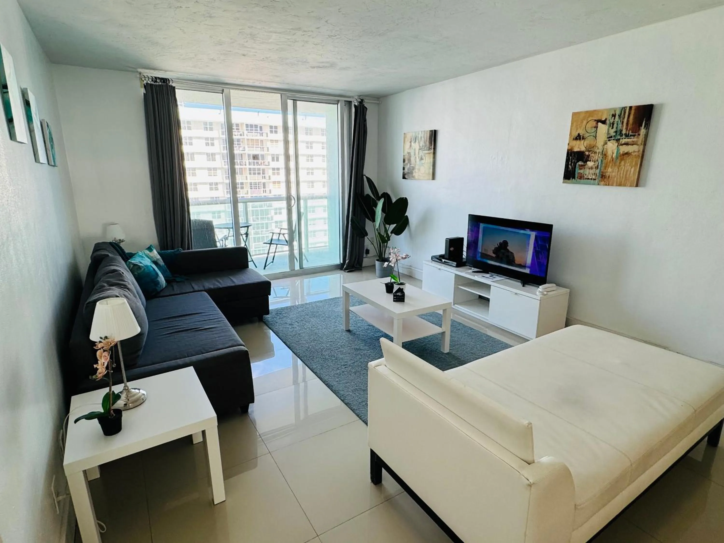 Hallandale Condo, Partial Ocean View Direct Beach and Pool Access Hollywood Beach