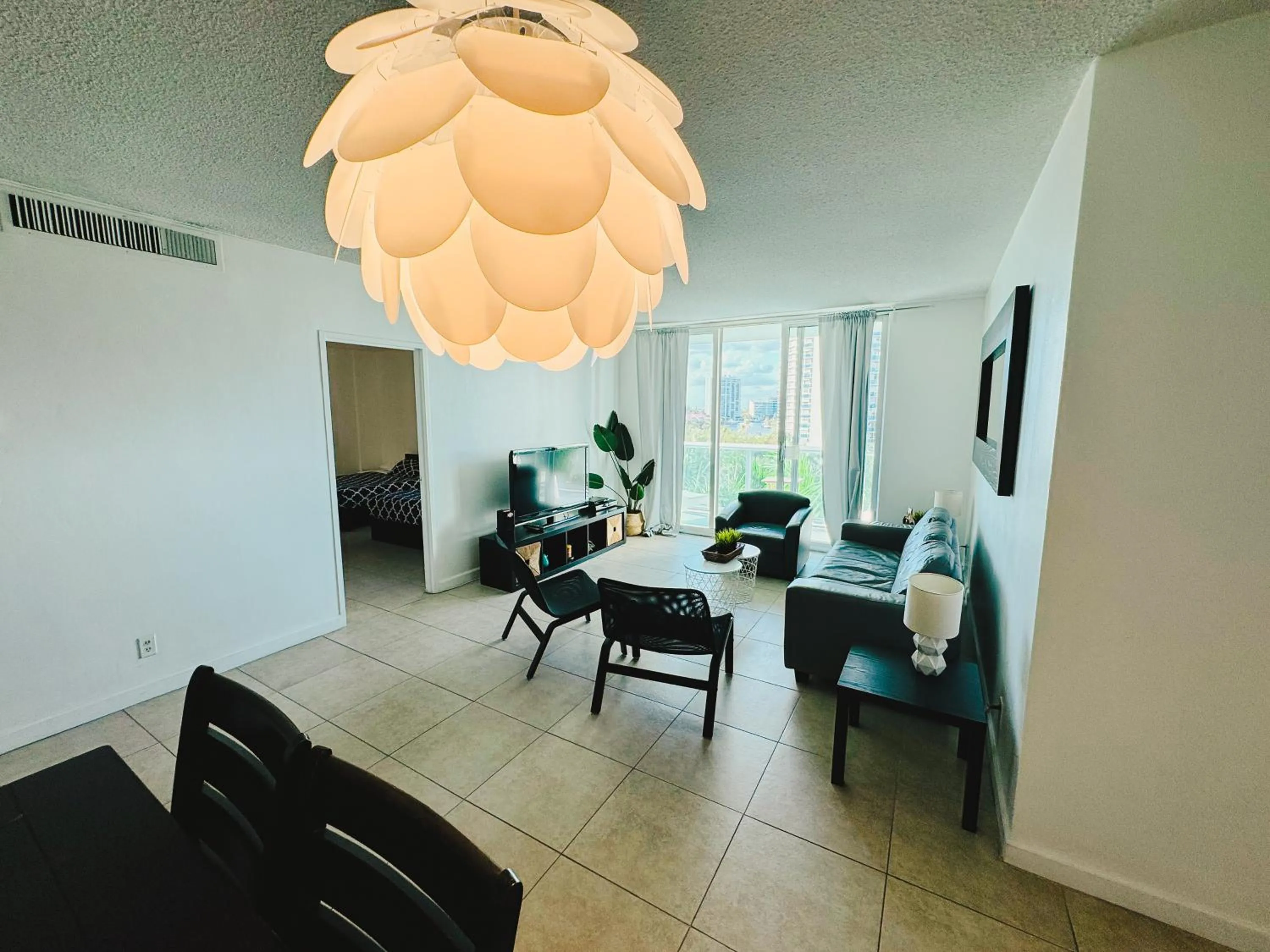 Hallandale Condo, Partial Ocean View Direct Beach and Pool Access Hollywood Beach