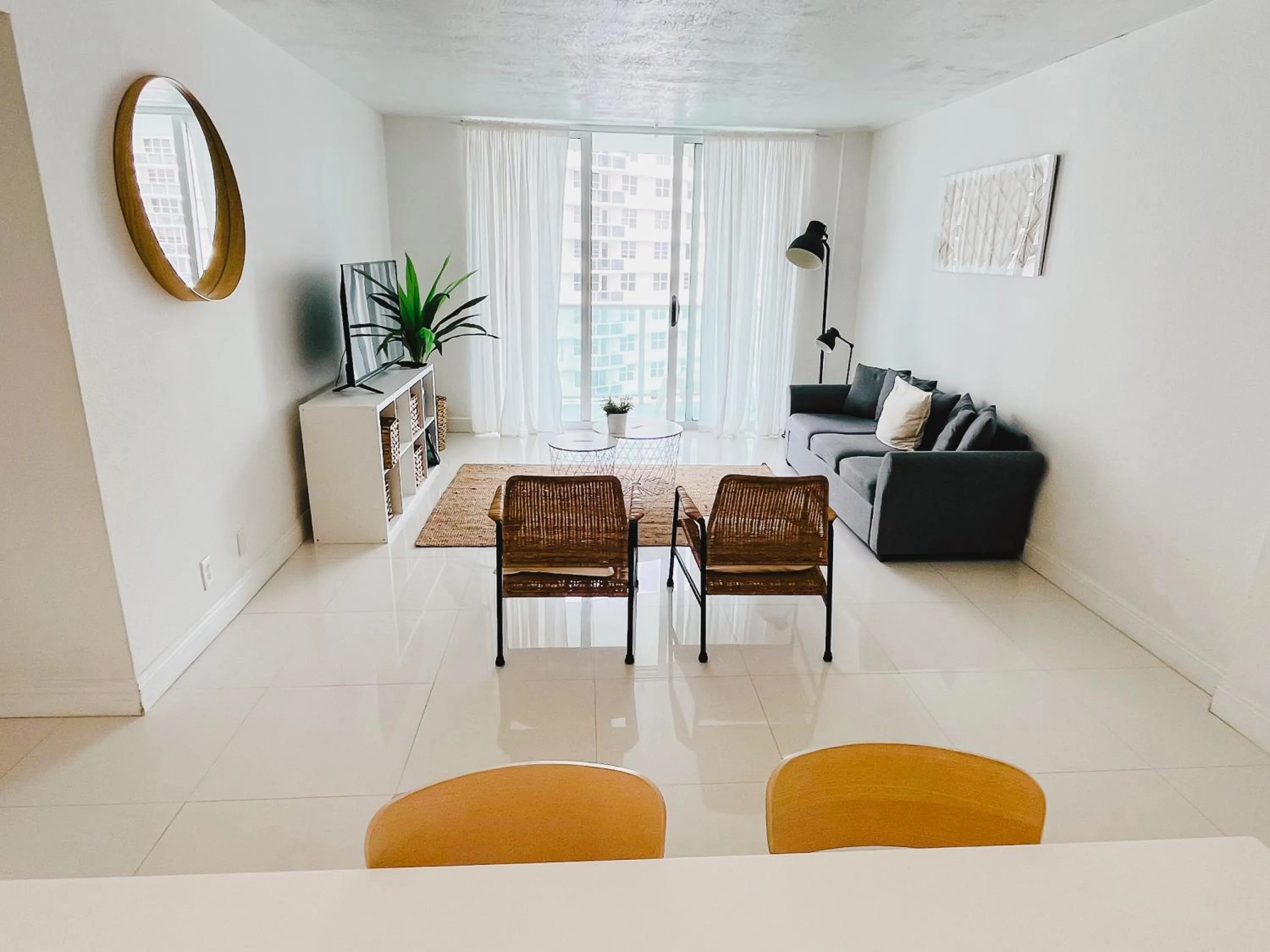 Hallandale Condo, Partial Ocean View Direct Beach and Pool Access Hollywood Beach