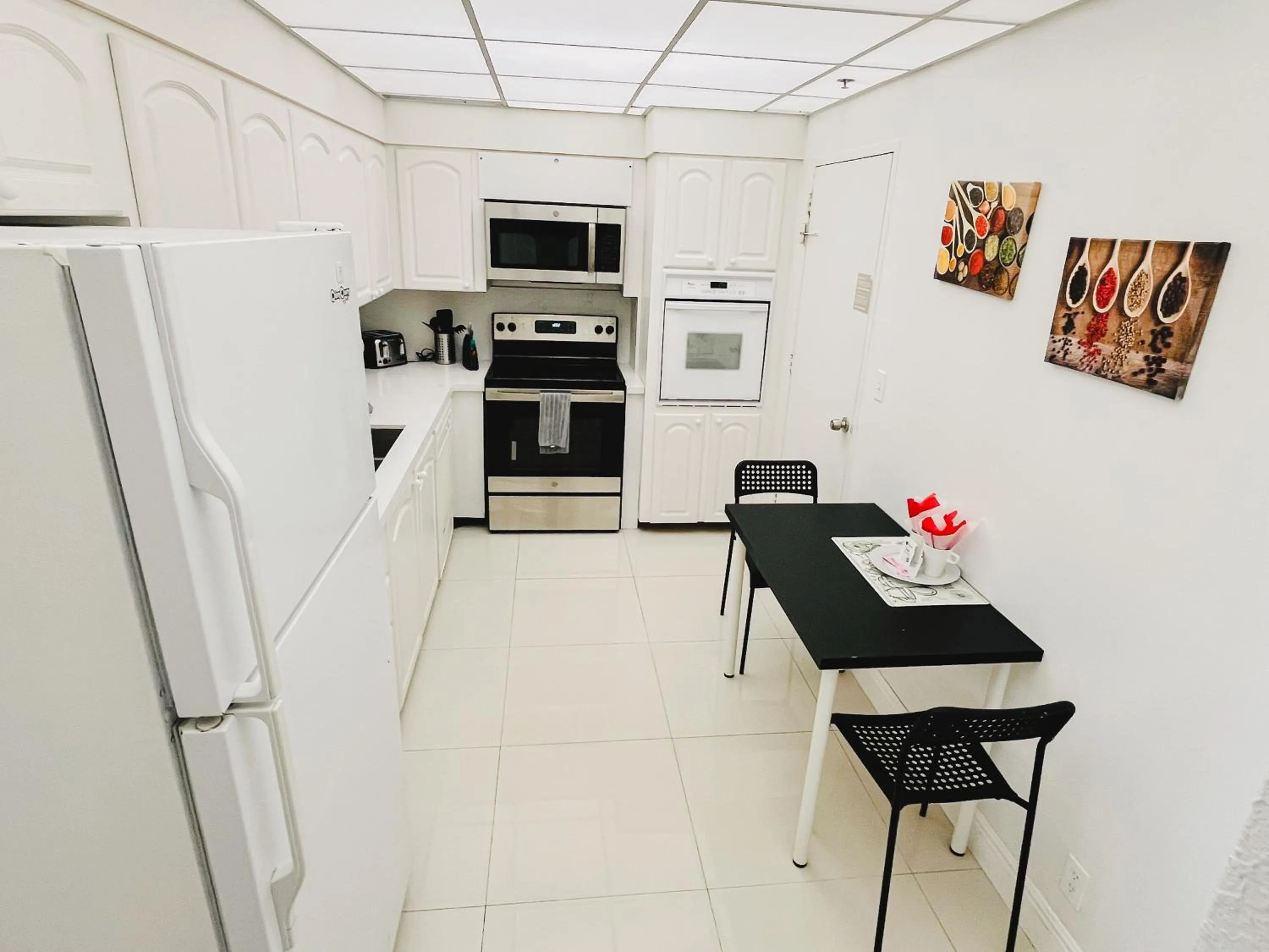 Hallandale Condo, Partial Ocean View Direct Beach and Pool Access Hollywood Beach