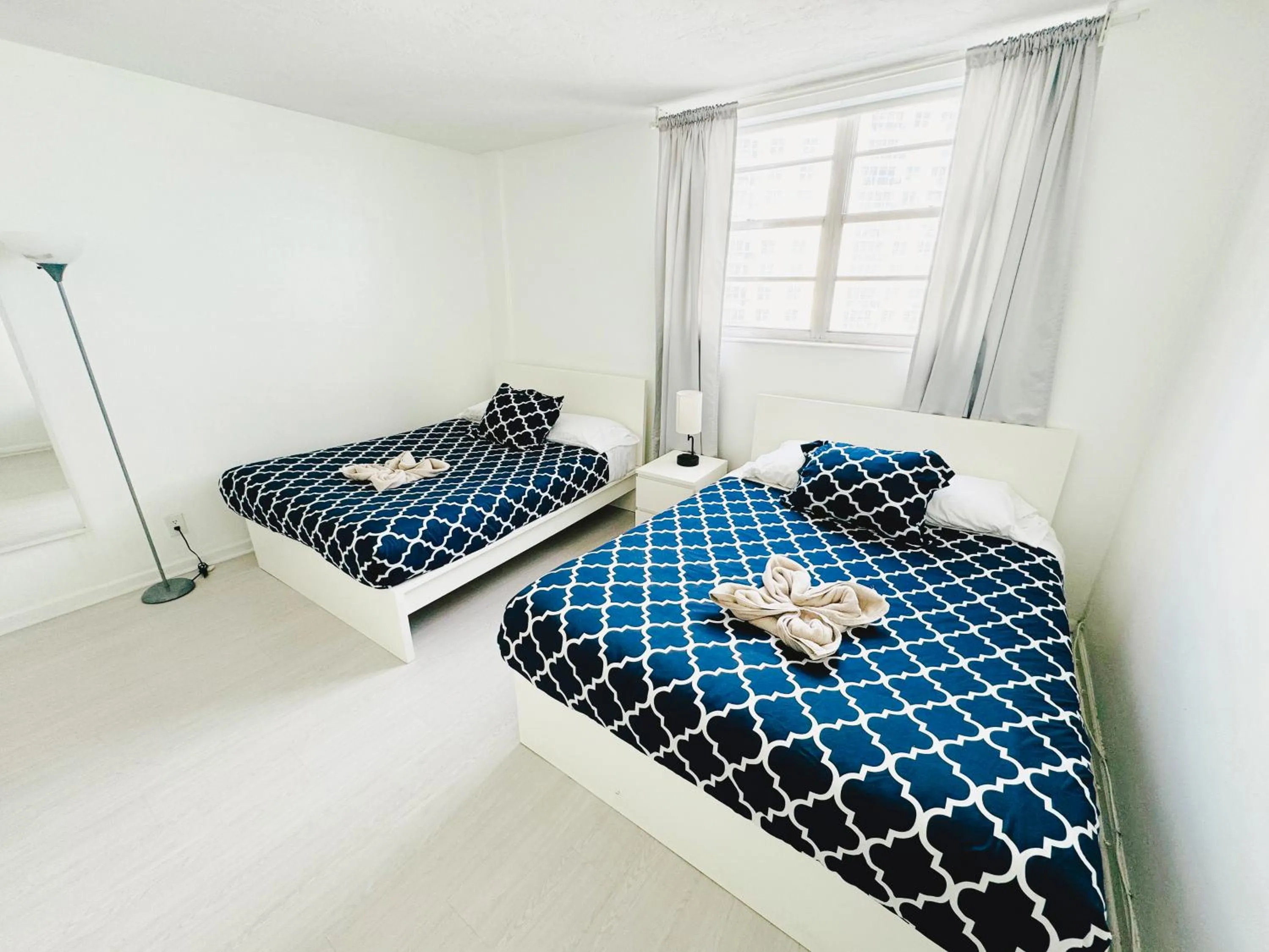 Bed in Hallandale Condo, Partial Ocean View Direct Beach and Pool Access Hollywood Beach