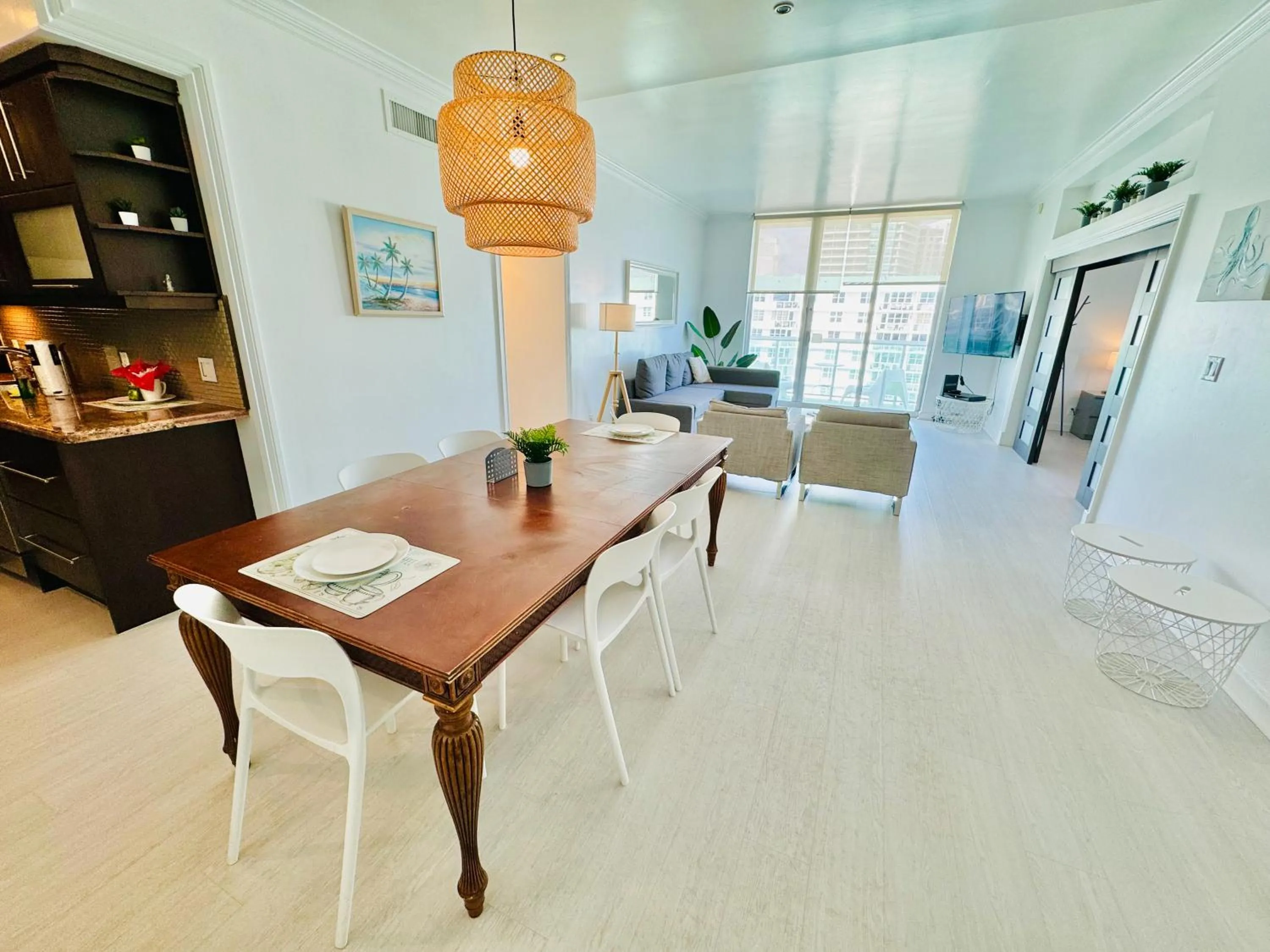 Hallandale Condo, Partial Ocean View Direct Beach and Pool Access Hollywood Beach