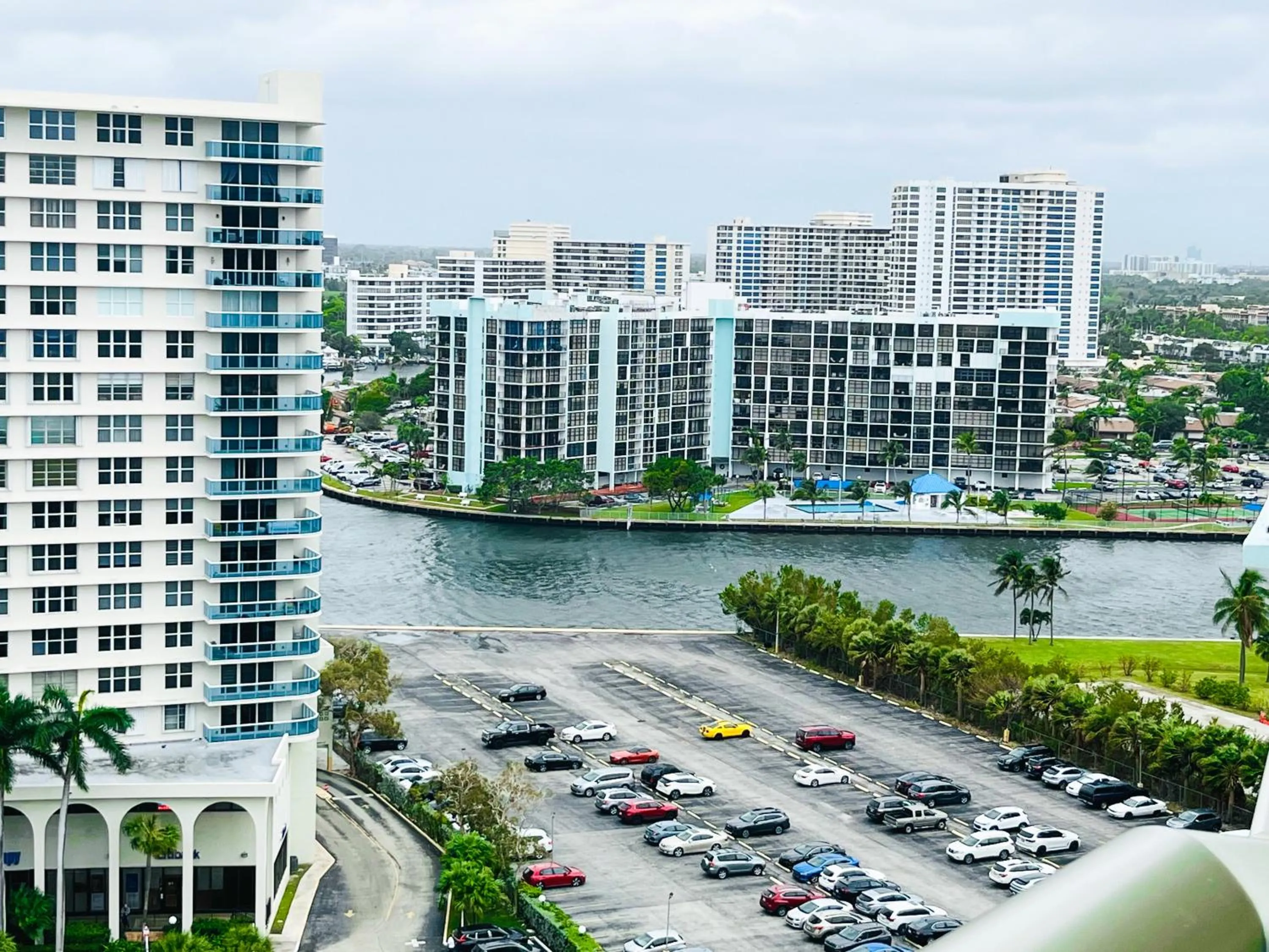 Hallandale Condo, Partial Ocean View Direct Beach and Pool Access Hollywood Beach