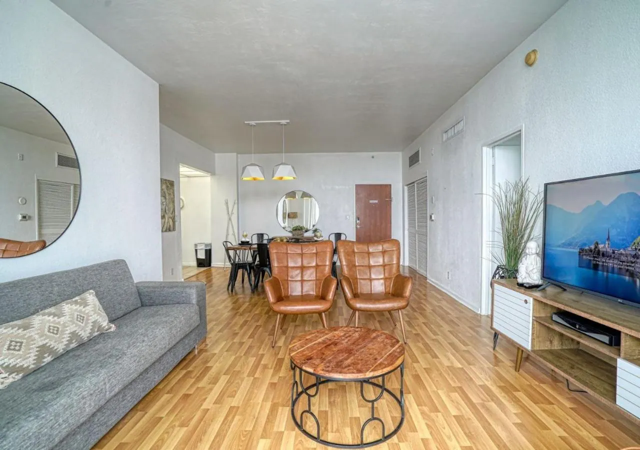 Hallandale Condo, Partial Ocean View Direct Beach and Pool Access Hollywood Beach