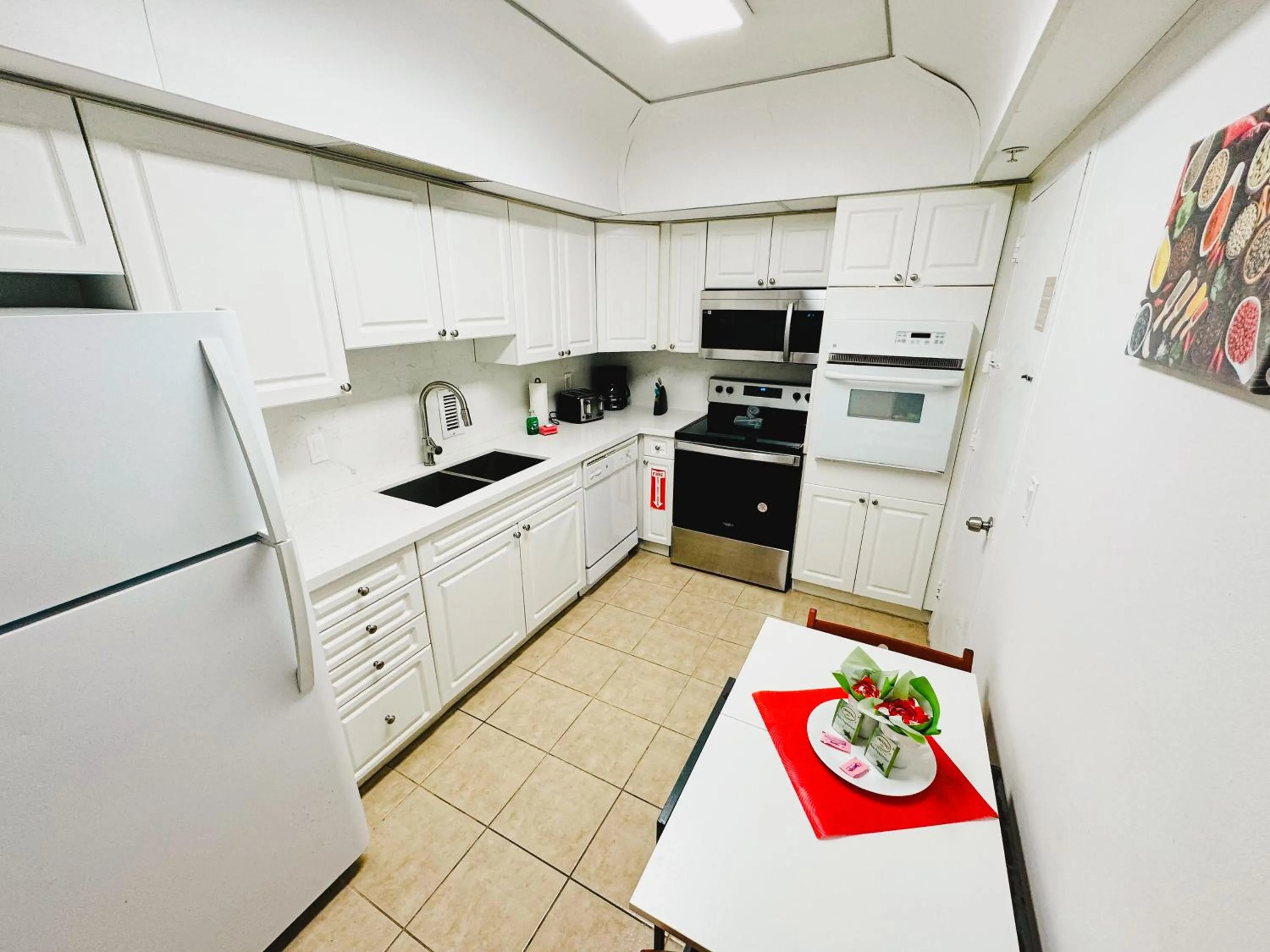 Hallandale Condo, Partial Ocean View Direct Beach and Pool Access Hollywood Beach