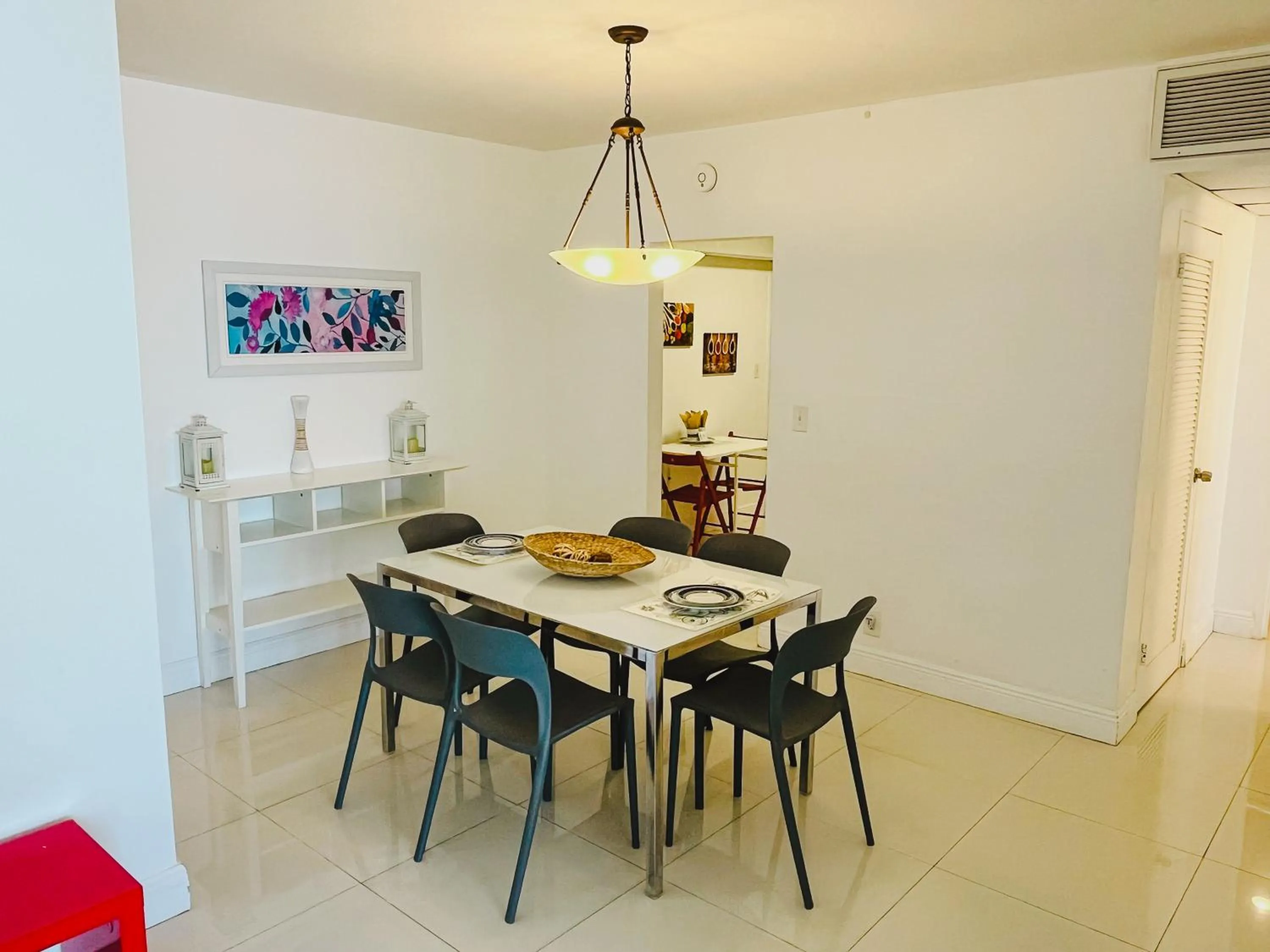 Hallandale Condo, Partial Ocean View Direct Beach and Pool Access Hollywood Beach