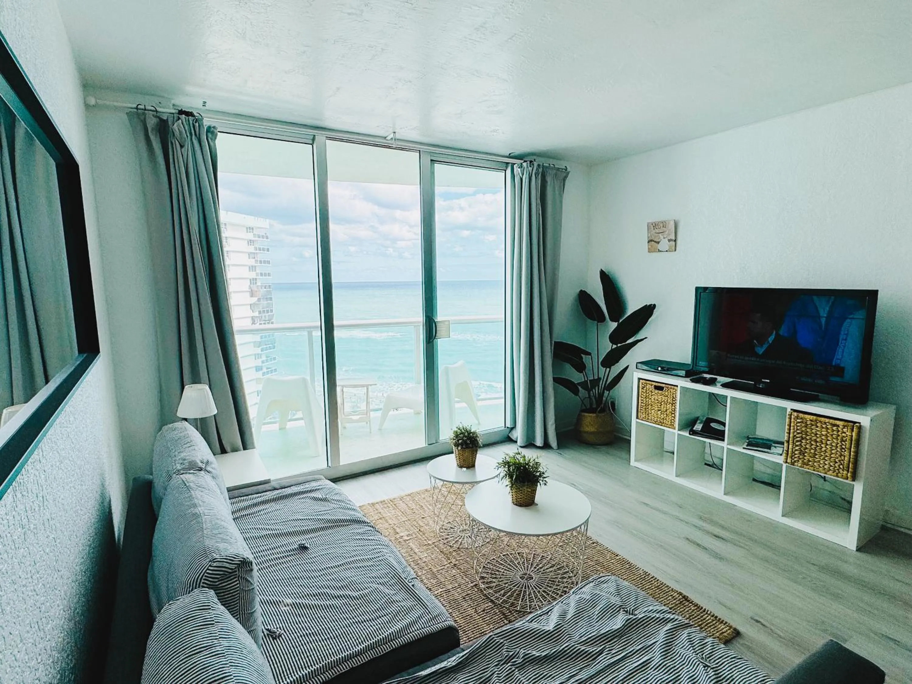 Bed in Hallandale Condo, Partial Ocean View Direct Beach and Pool Access Hollywood Beach