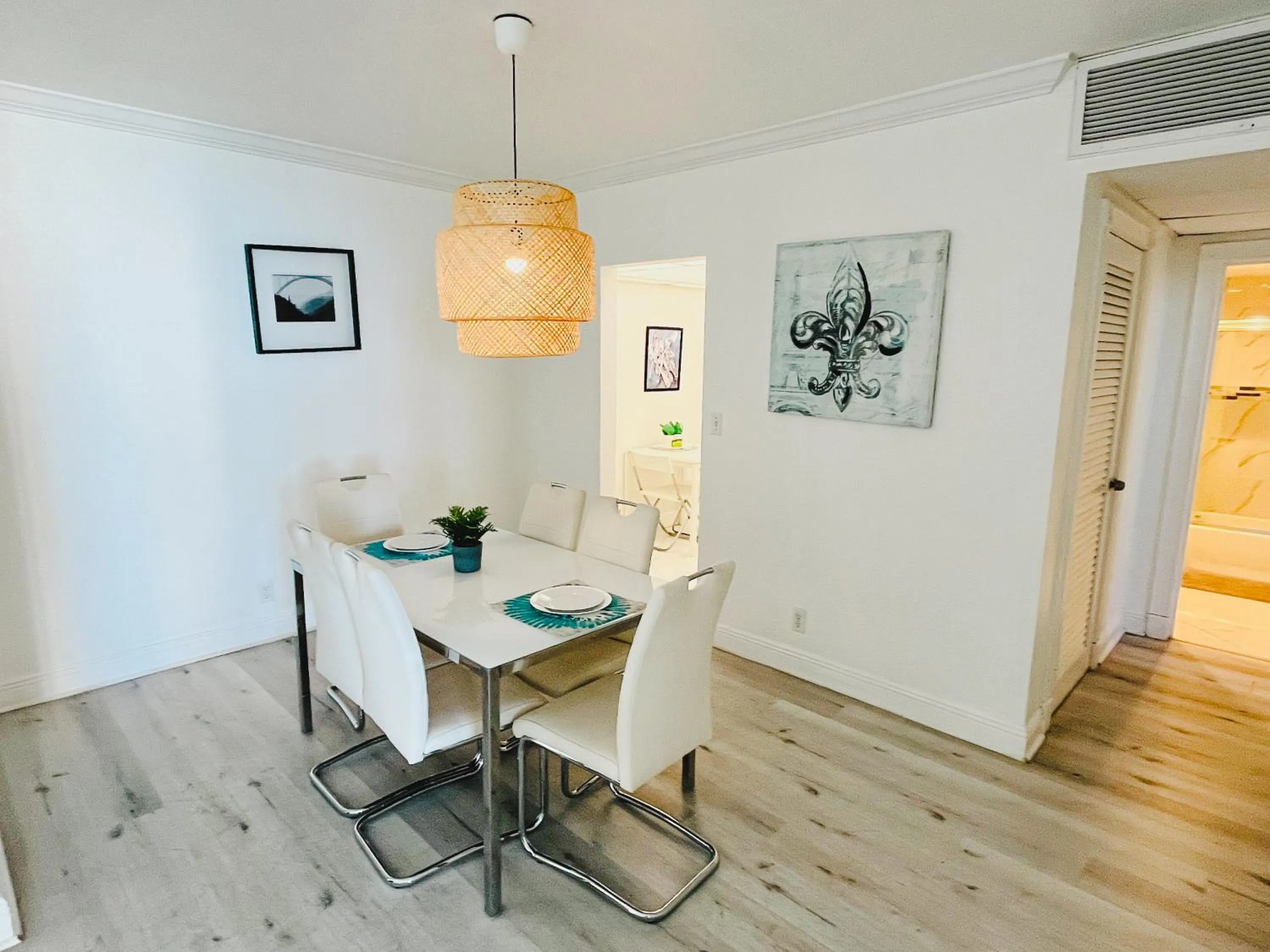 Hallandale Condo, Partial Ocean View Direct Beach and Pool Access Hollywood Beach