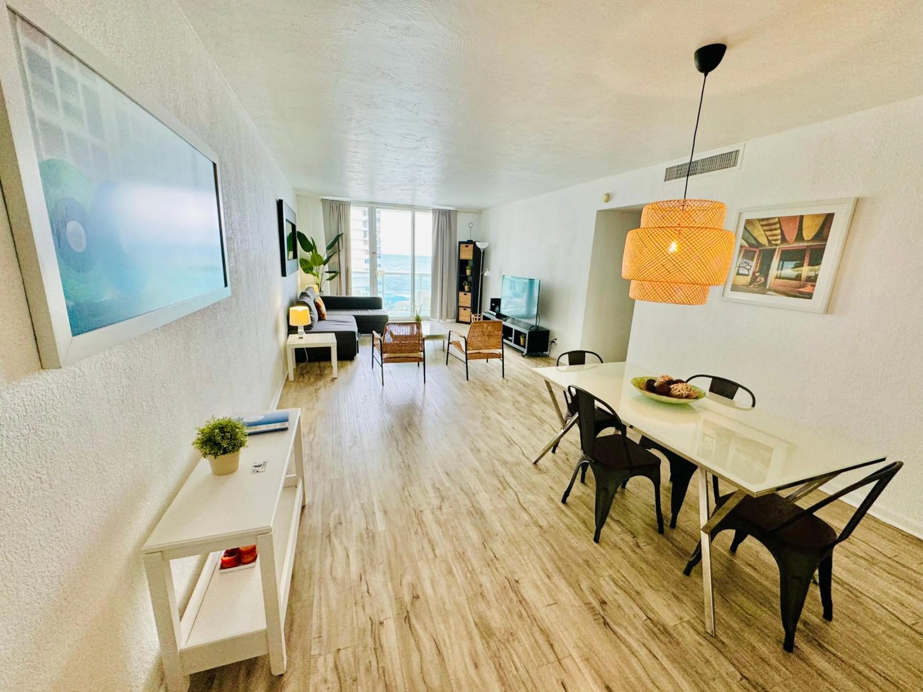 Hallandale Condo, Partial Ocean View Direct Beach and Pool Access Hollywood Beach