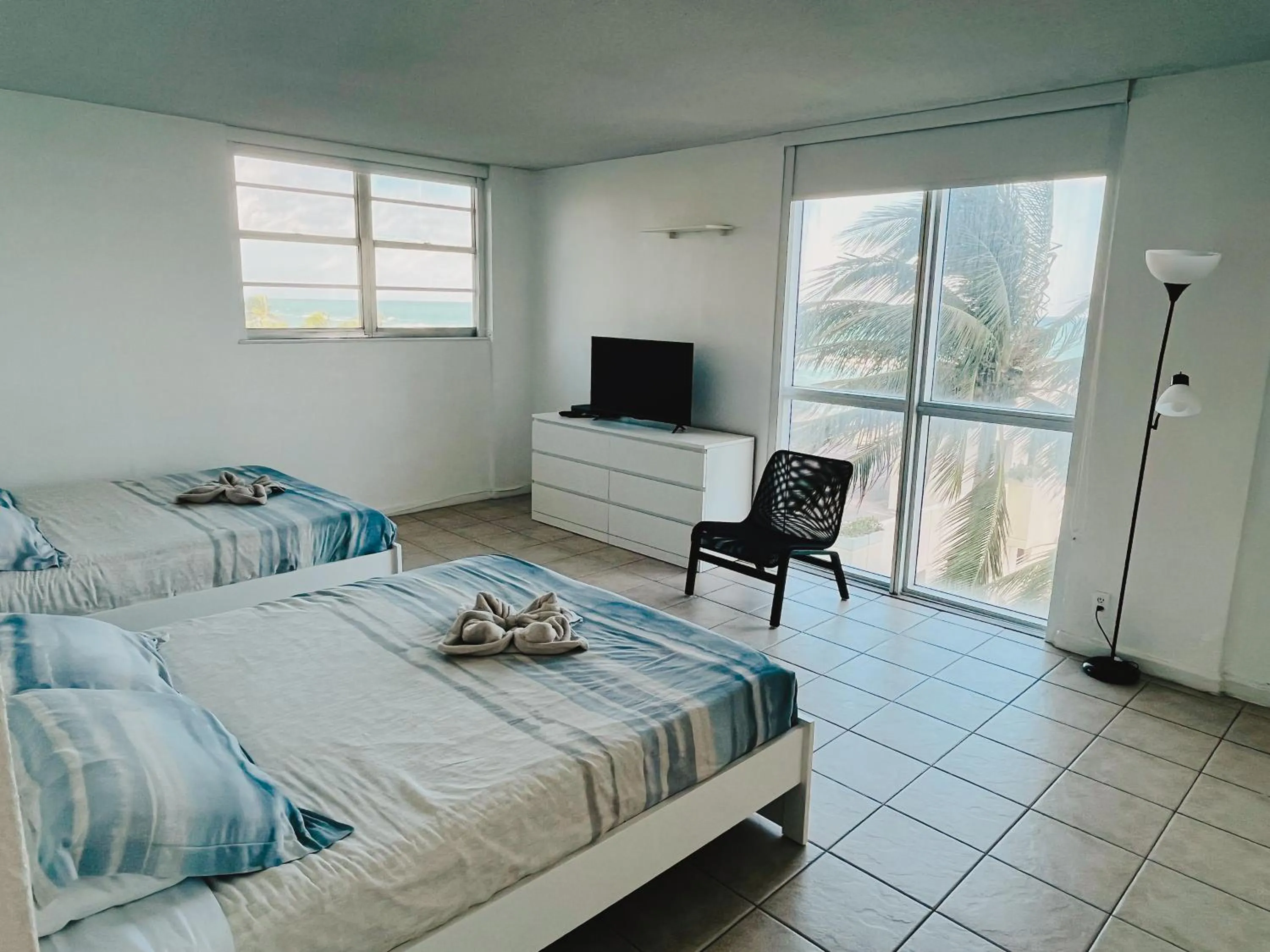 Bed in Hallandale Condo, Partial Ocean View Direct Beach and Pool Access Hollywood Beach