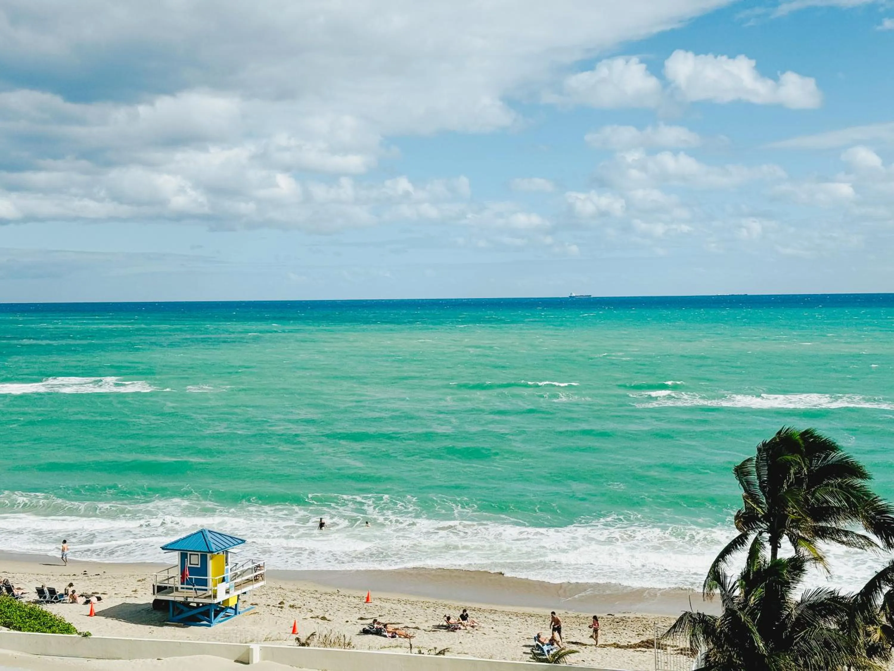 Hallandale Condo, Partial Ocean View Direct Beach and Pool Access Hollywood Beach