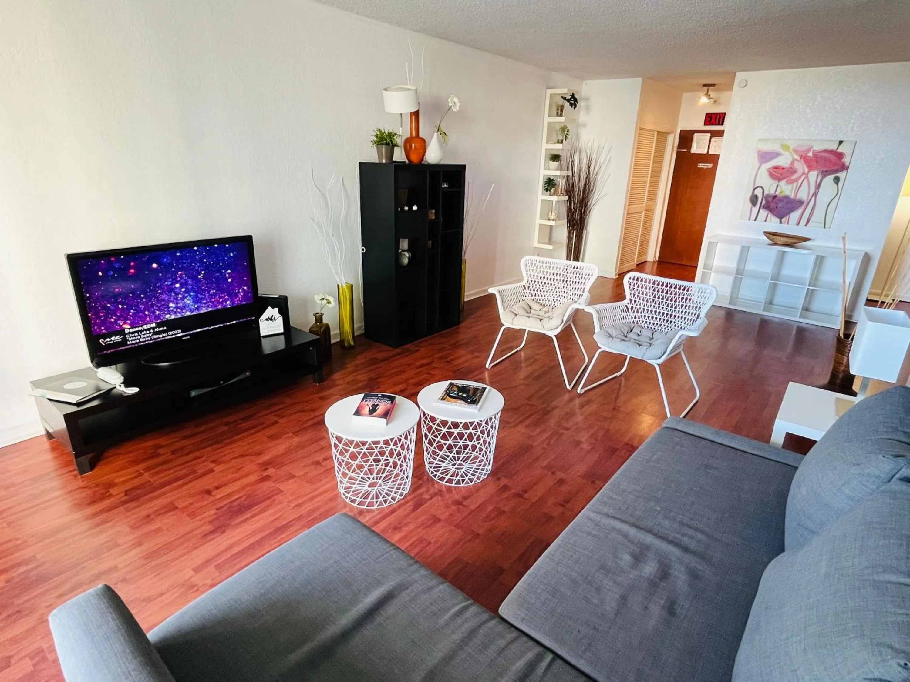 Hallandale Condo, Partial Ocean View Direct Beach and Pool Access Hollywood Beach