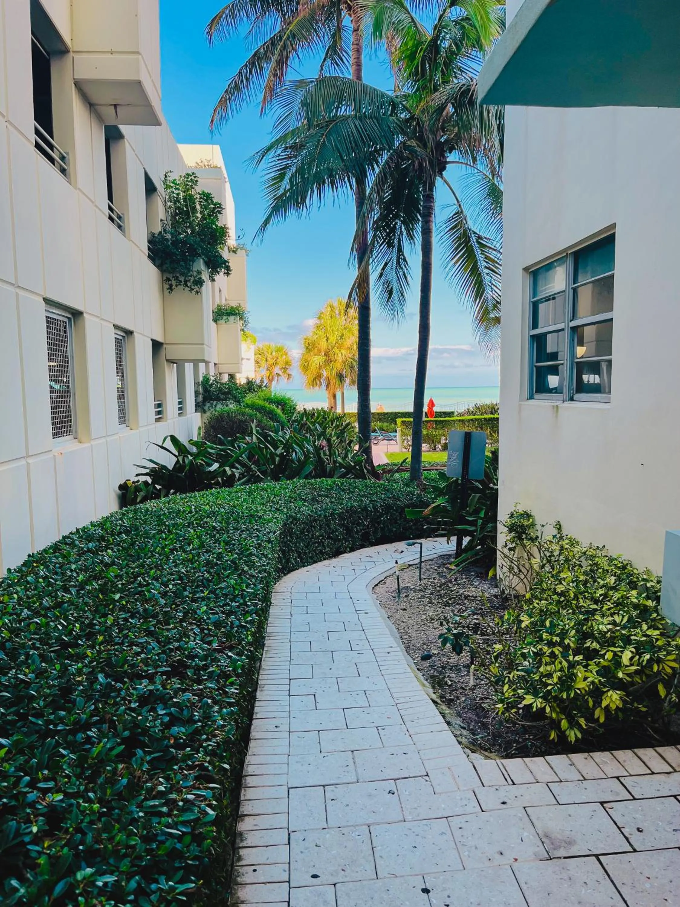 Hallandale Condo, Partial Ocean View Direct Beach and Pool Access Hollywood Beach