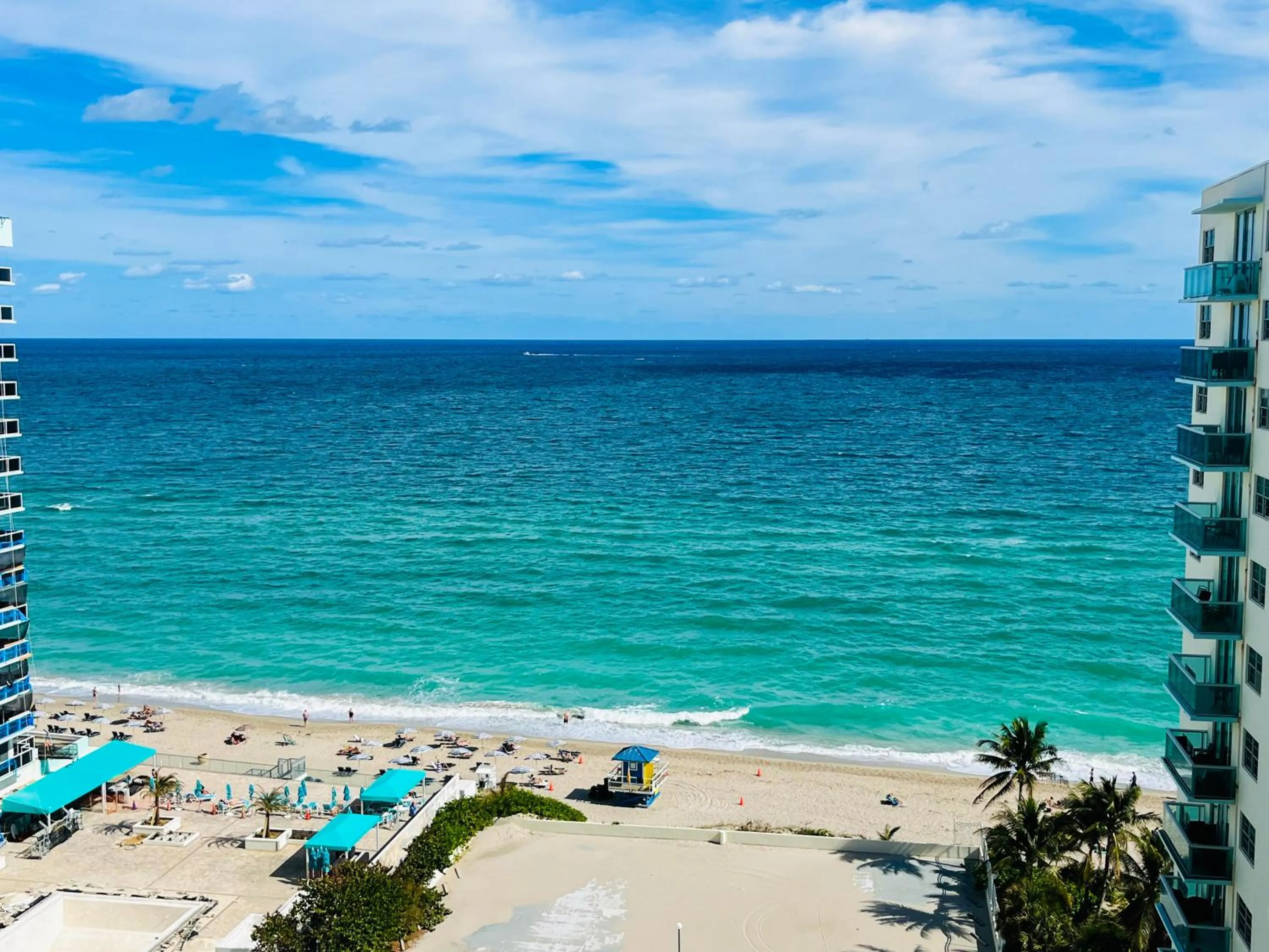 Hallandale Condo, Partial Ocean View Direct Beach and Pool Access Hollywood Beach