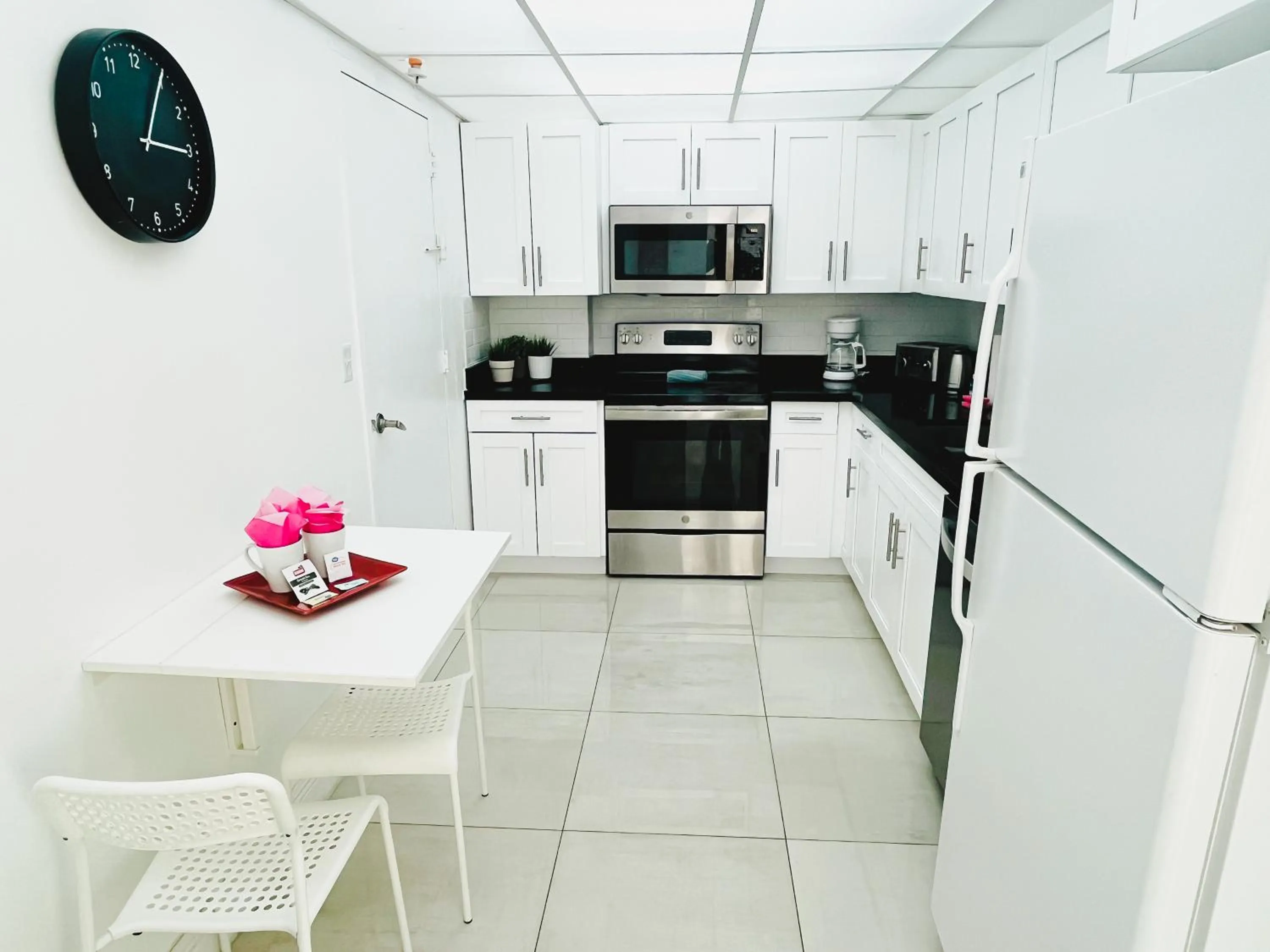 Hallandale Condo, Partial Ocean View Direct Beach and Pool Access Hollywood Beach