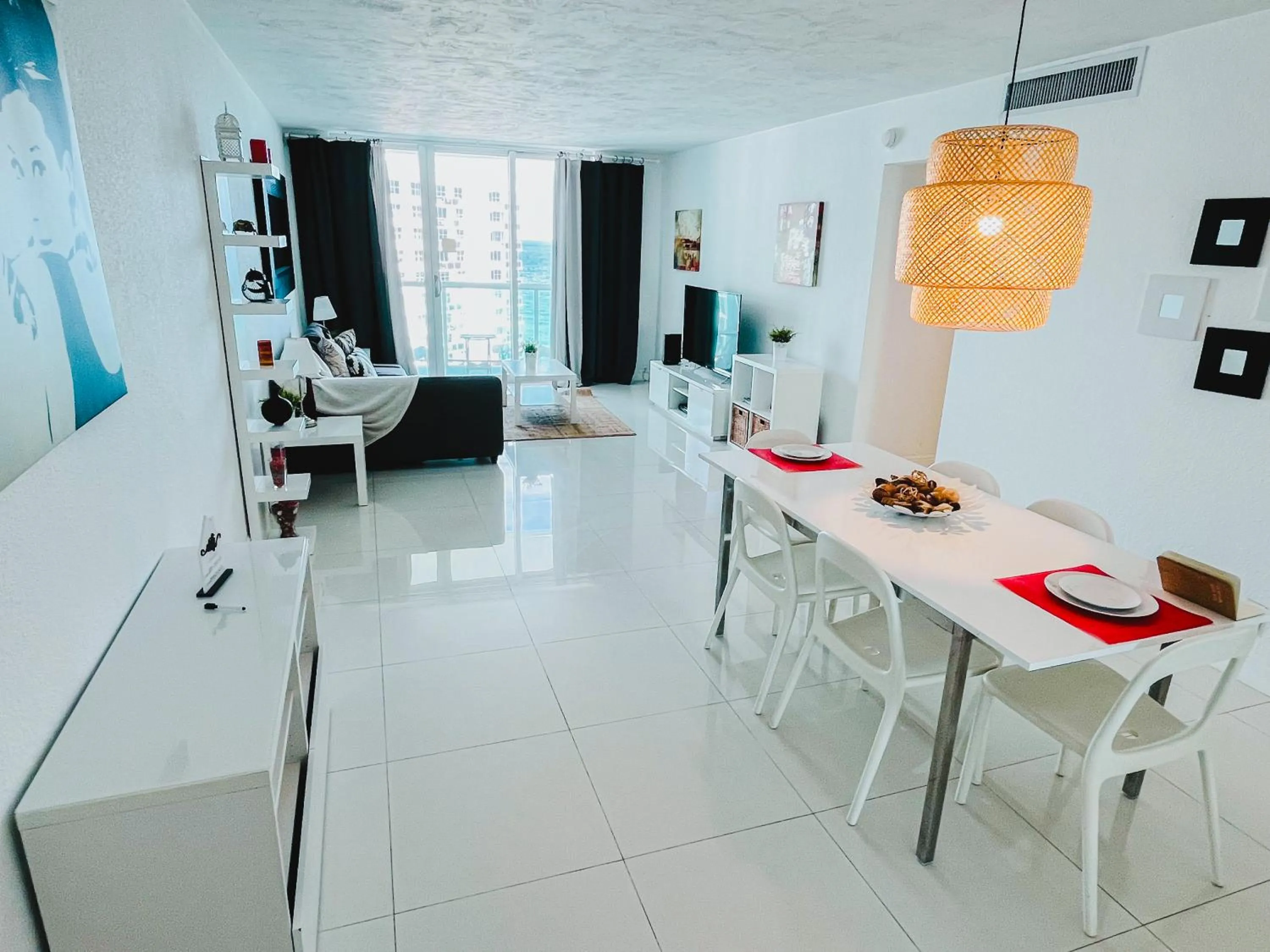 Hallandale Condo, Partial Ocean View Direct Beach and Pool Access Hollywood Beach