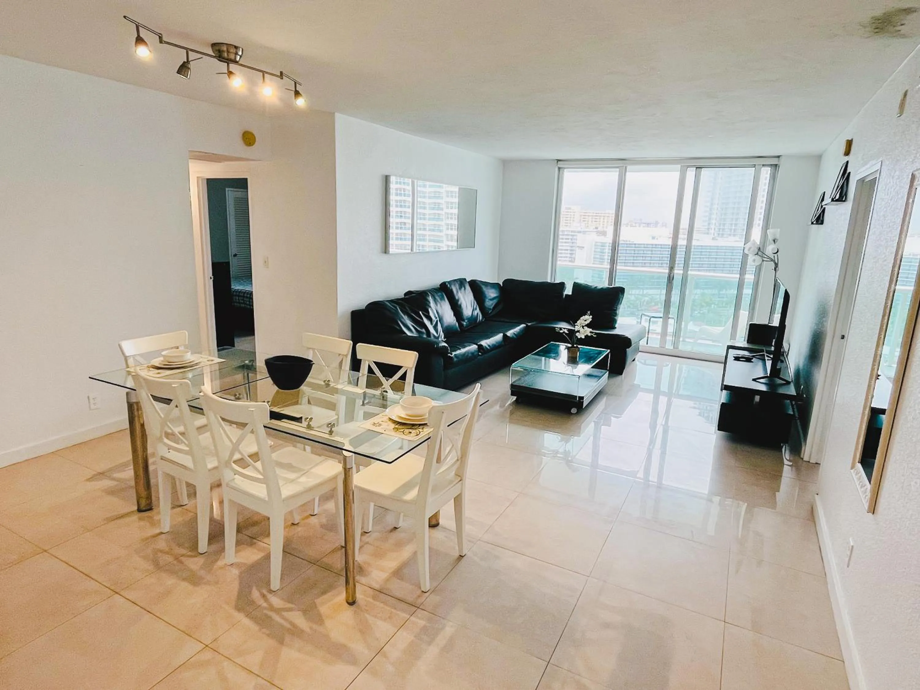 Hallandale Condo, Partial Ocean View Direct Beach and Pool Access Hollywood Beach