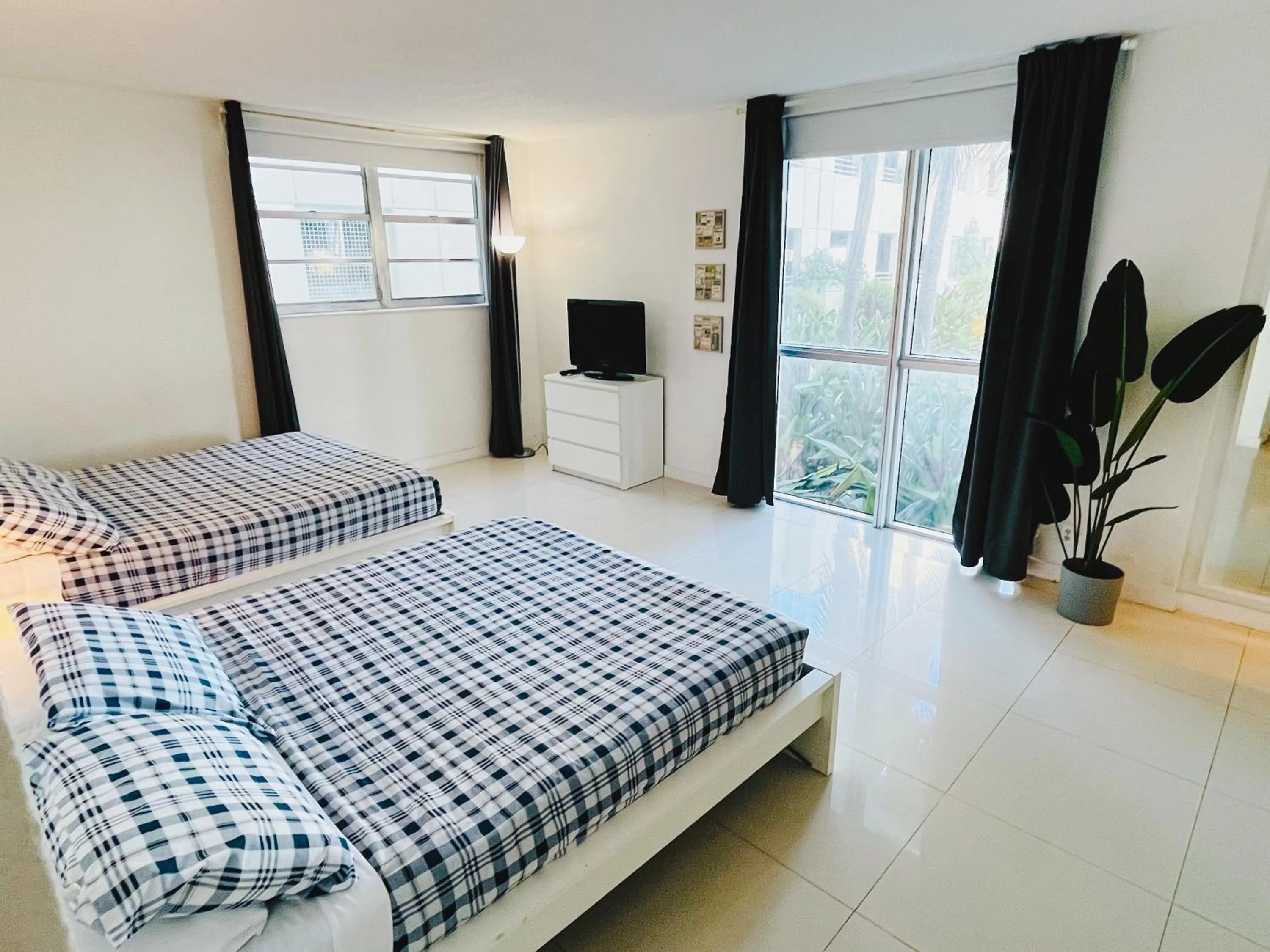 Bed in Hallandale Condo, Partial Ocean View Direct Beach and Pool Access Hollywood Beach