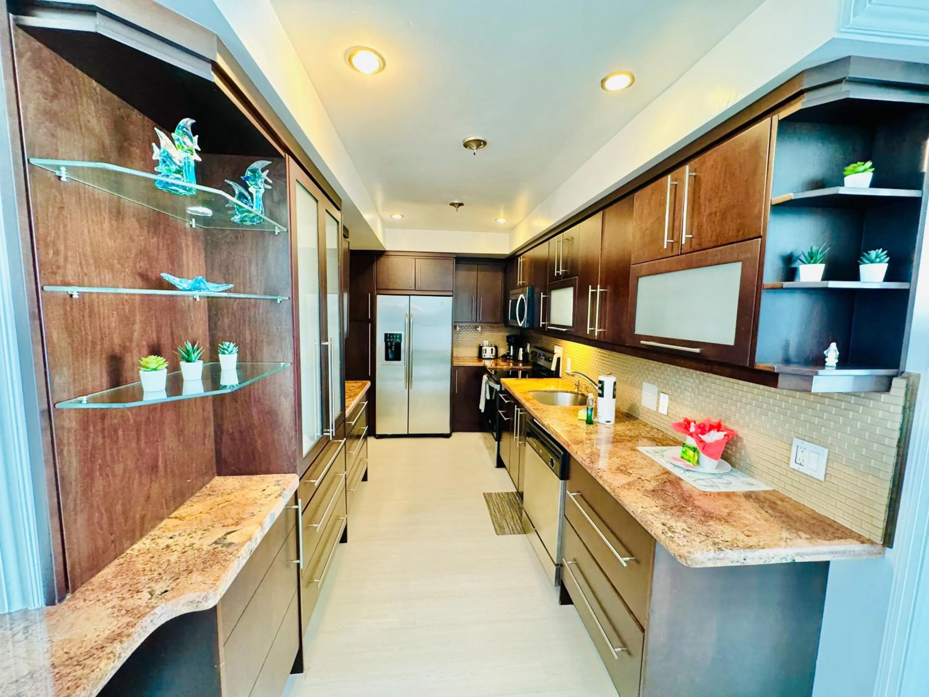 Hallandale Condo, Partial Ocean View Direct Beach and Pool Access Hollywood Beach