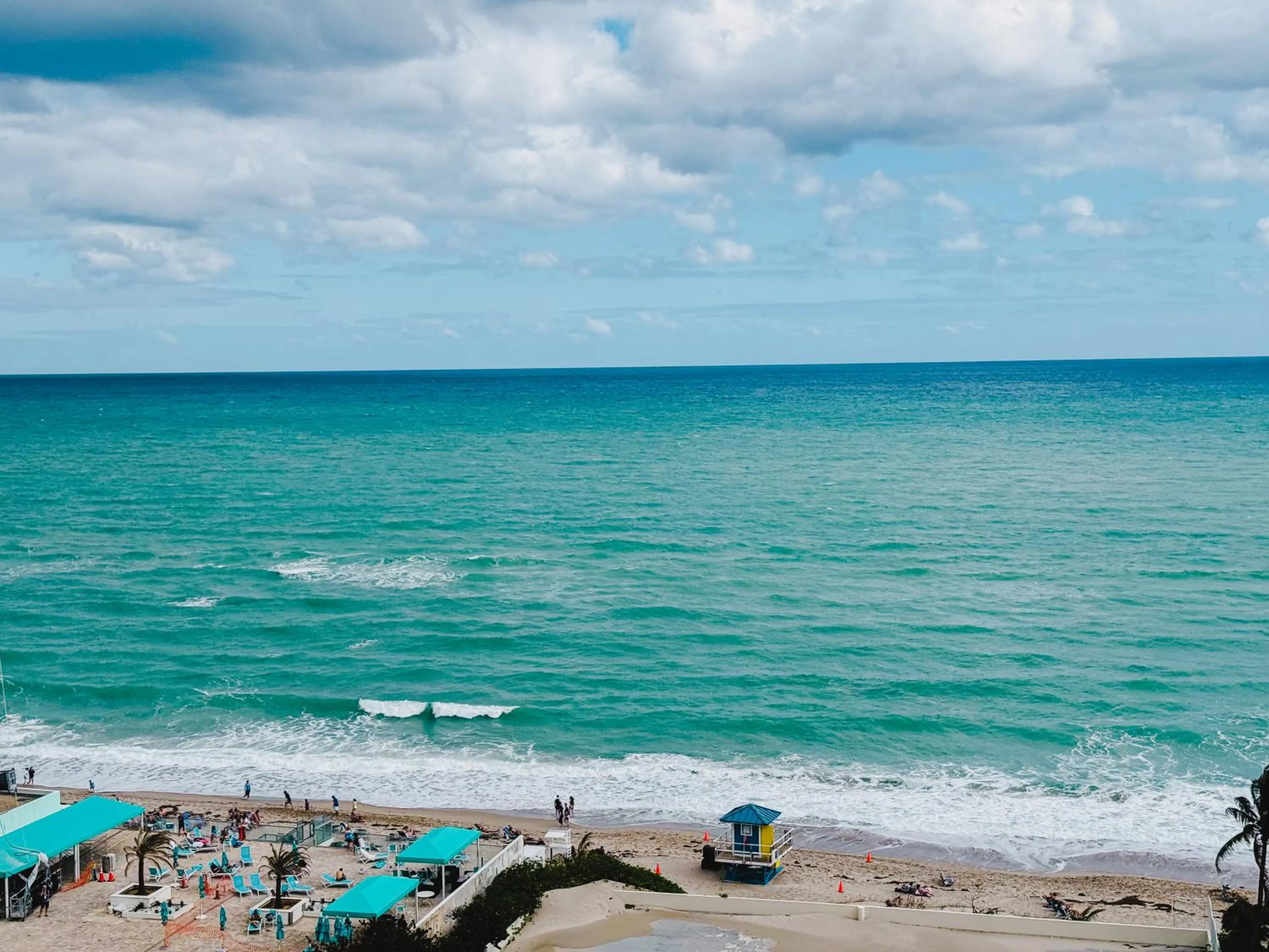 Hallandale Condo, Partial Ocean View Direct Beach and Pool Access Hollywood Beach