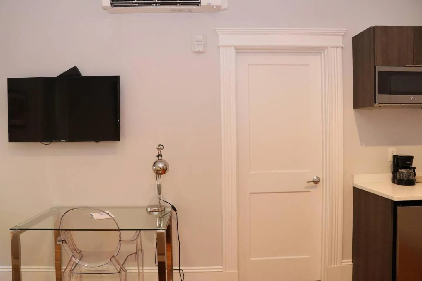 TV and multimedia in A Stylish Stay w/ a Queen Bed, Heated Floors.. #35