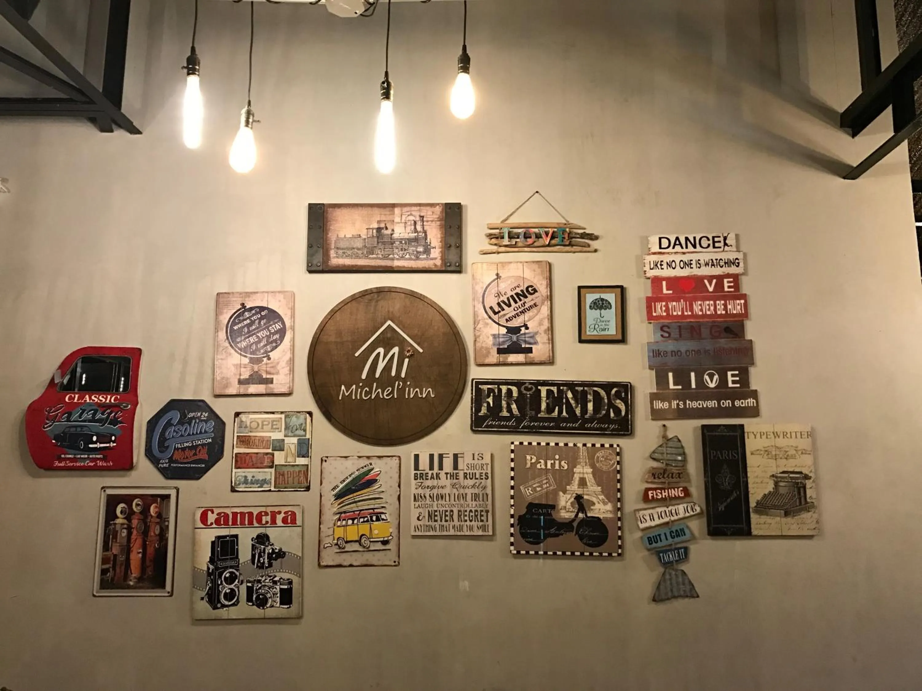 Decorative detail in Michel'inn Coron