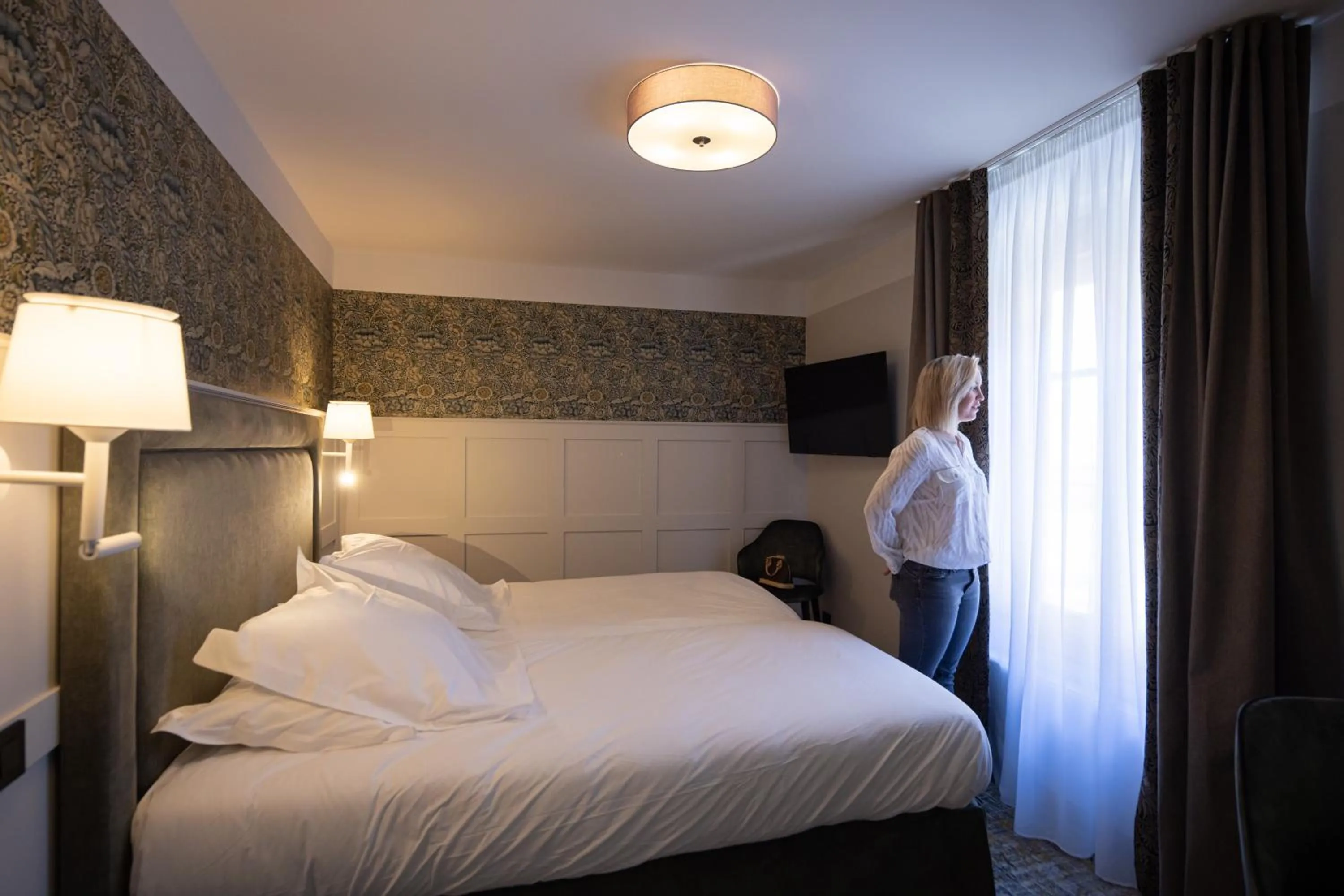 Bed in Logis Hôtel-Restaurant du Mouton