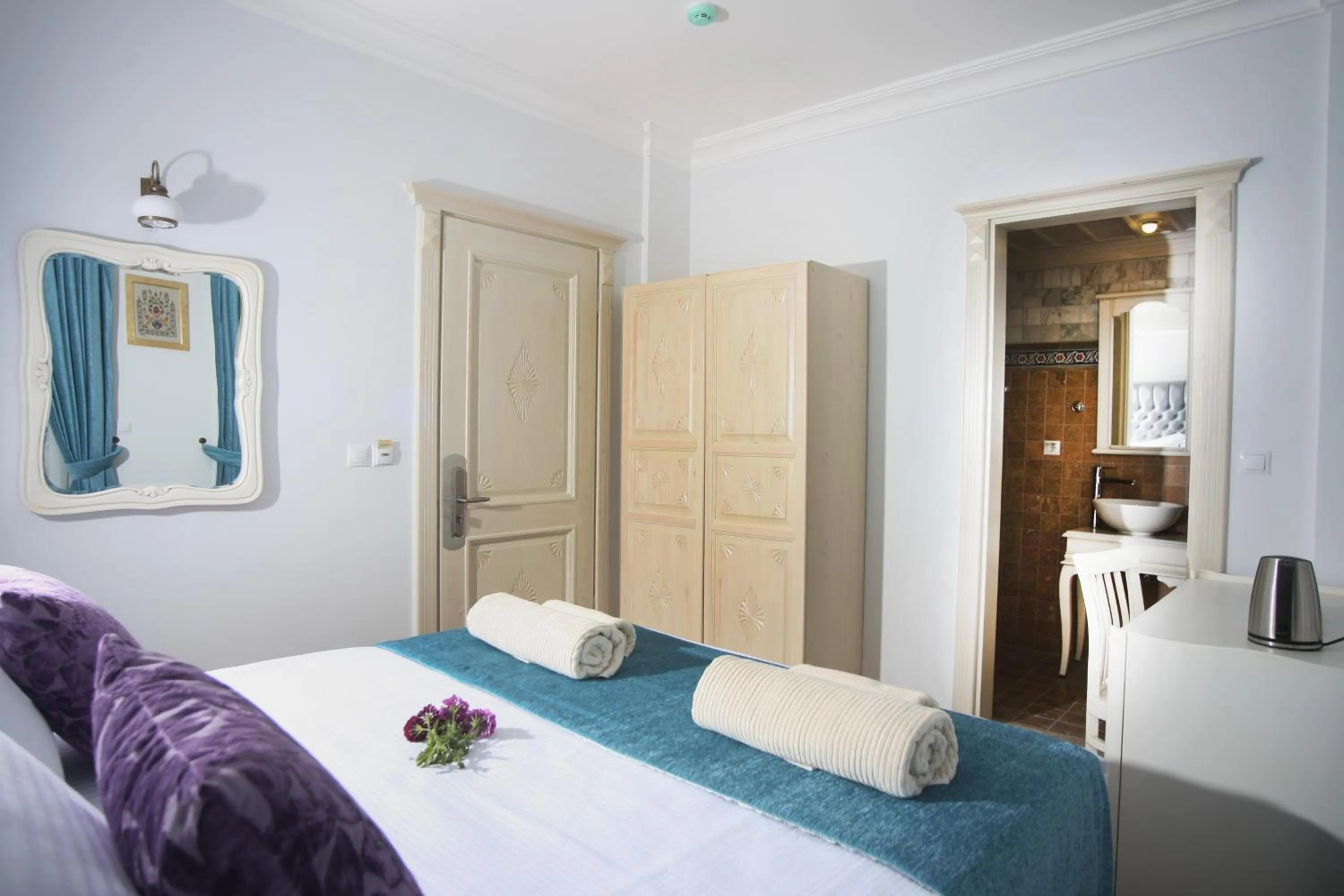 Photo of the whole room, Bed in Petunya Konak Boutique Hotel