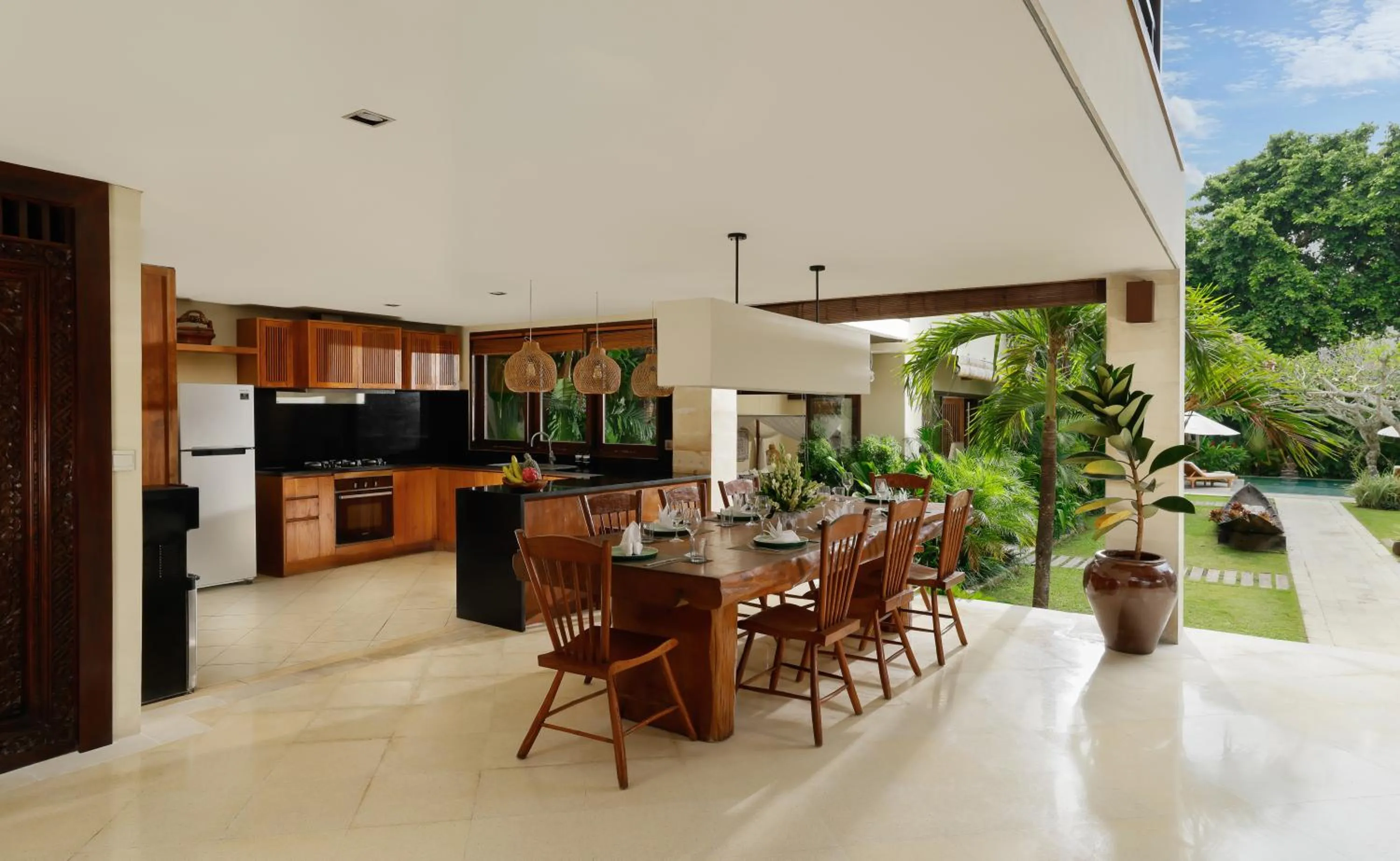 Dining area in Villa Nelayan by Nakula