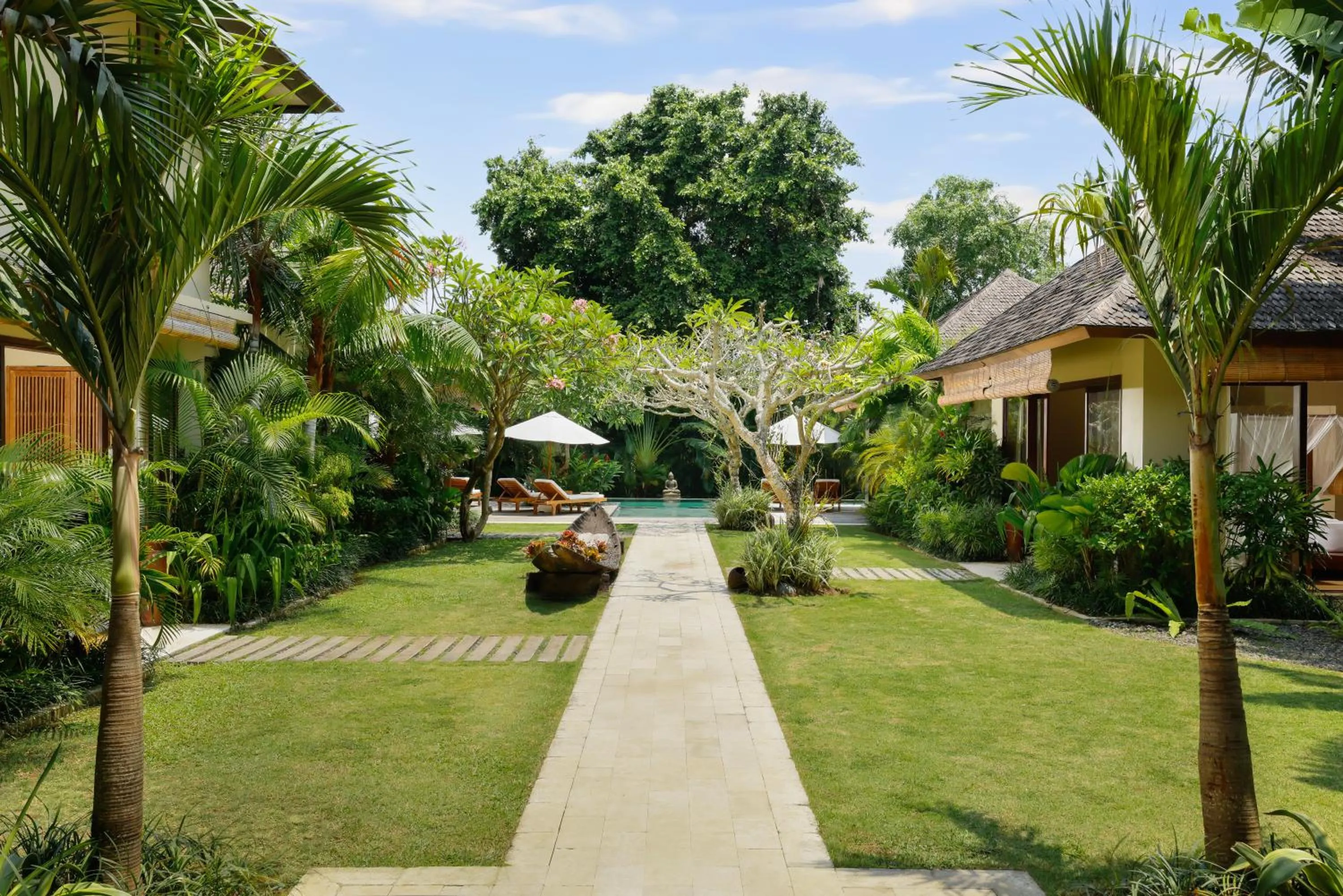 Garden in Villa Nelayan by Nakula