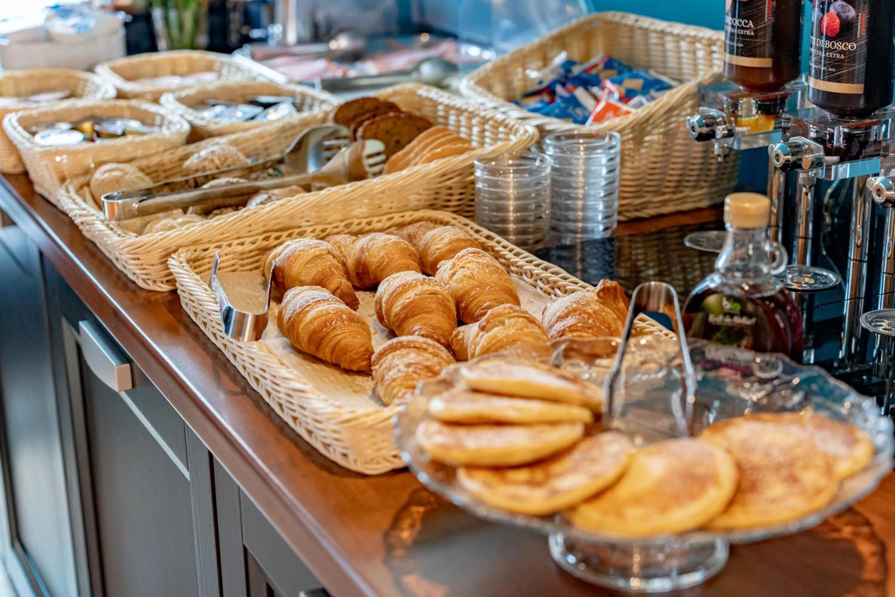 Buffet breakfast in Hotel Miro'