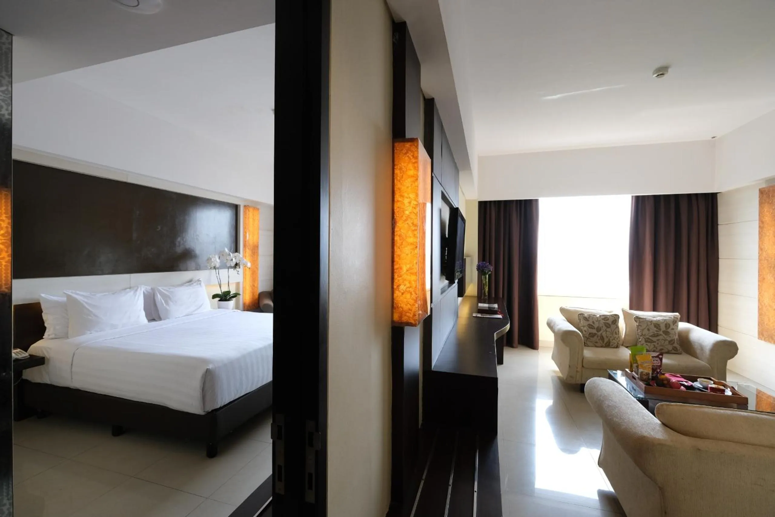 Living room, Bed in Atria Hotel Magelang