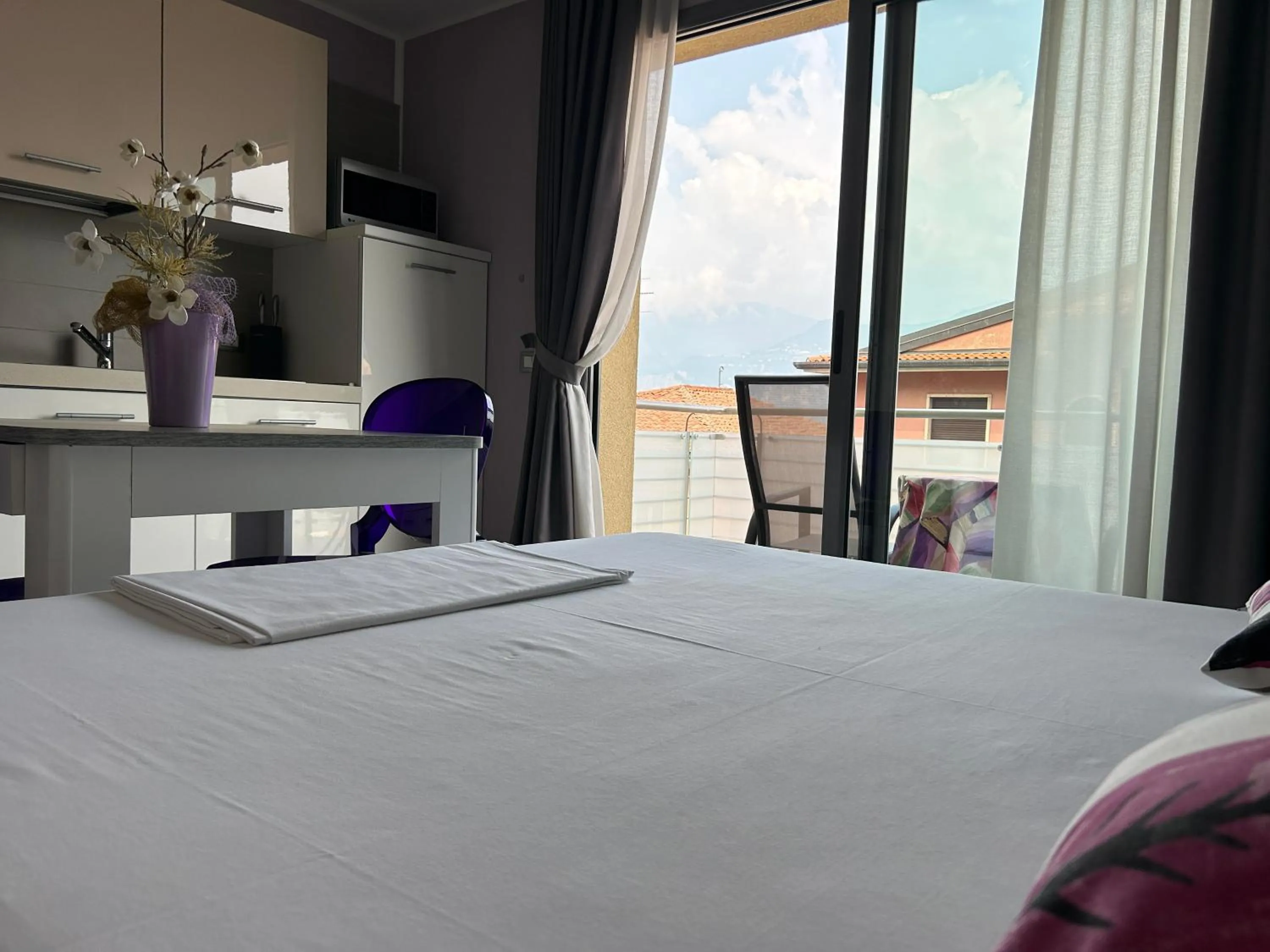 City view, Bed in Gardesana Active Apartments