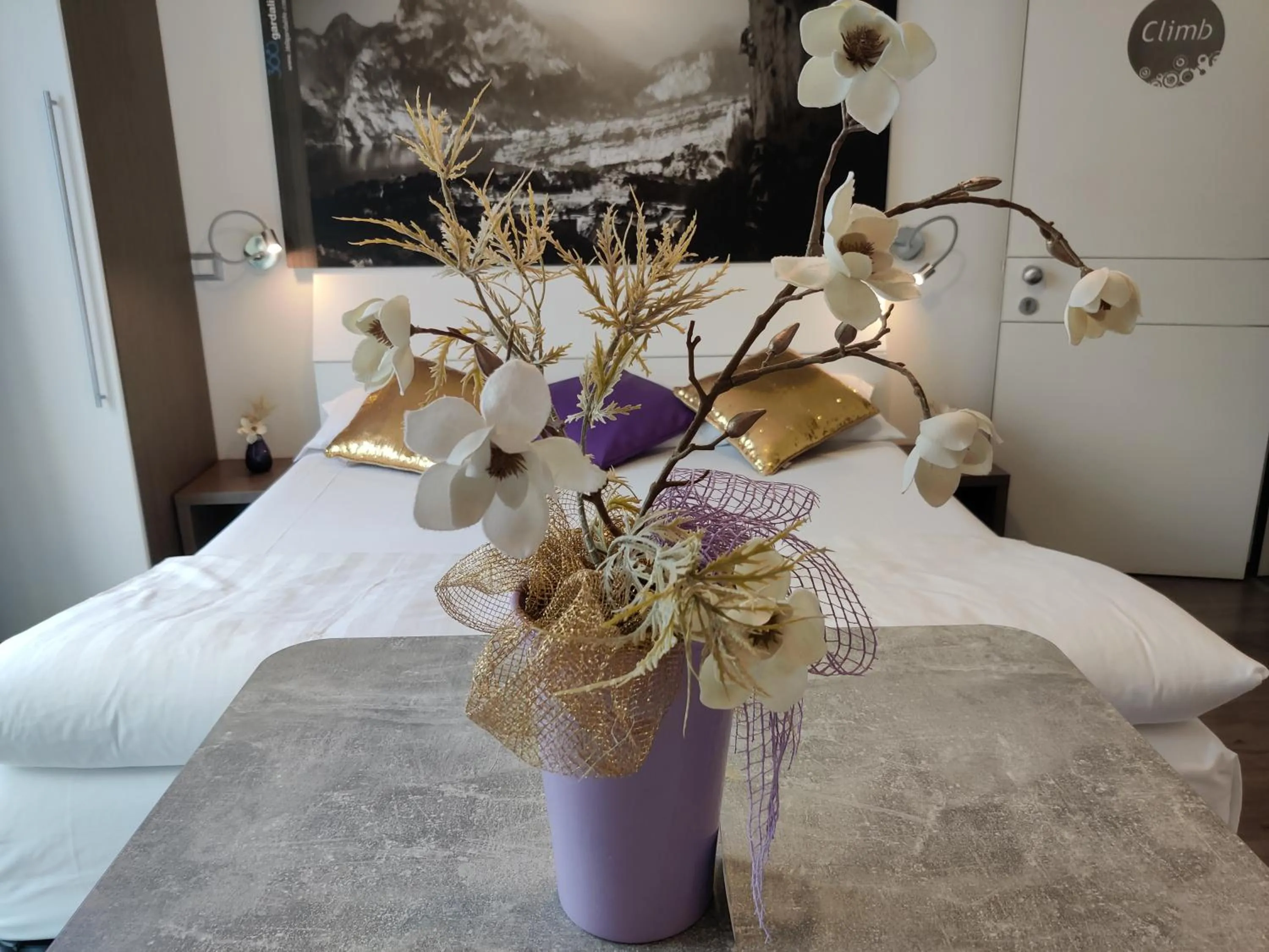 Decorative detail, Bed in Gardesana Active Apartments